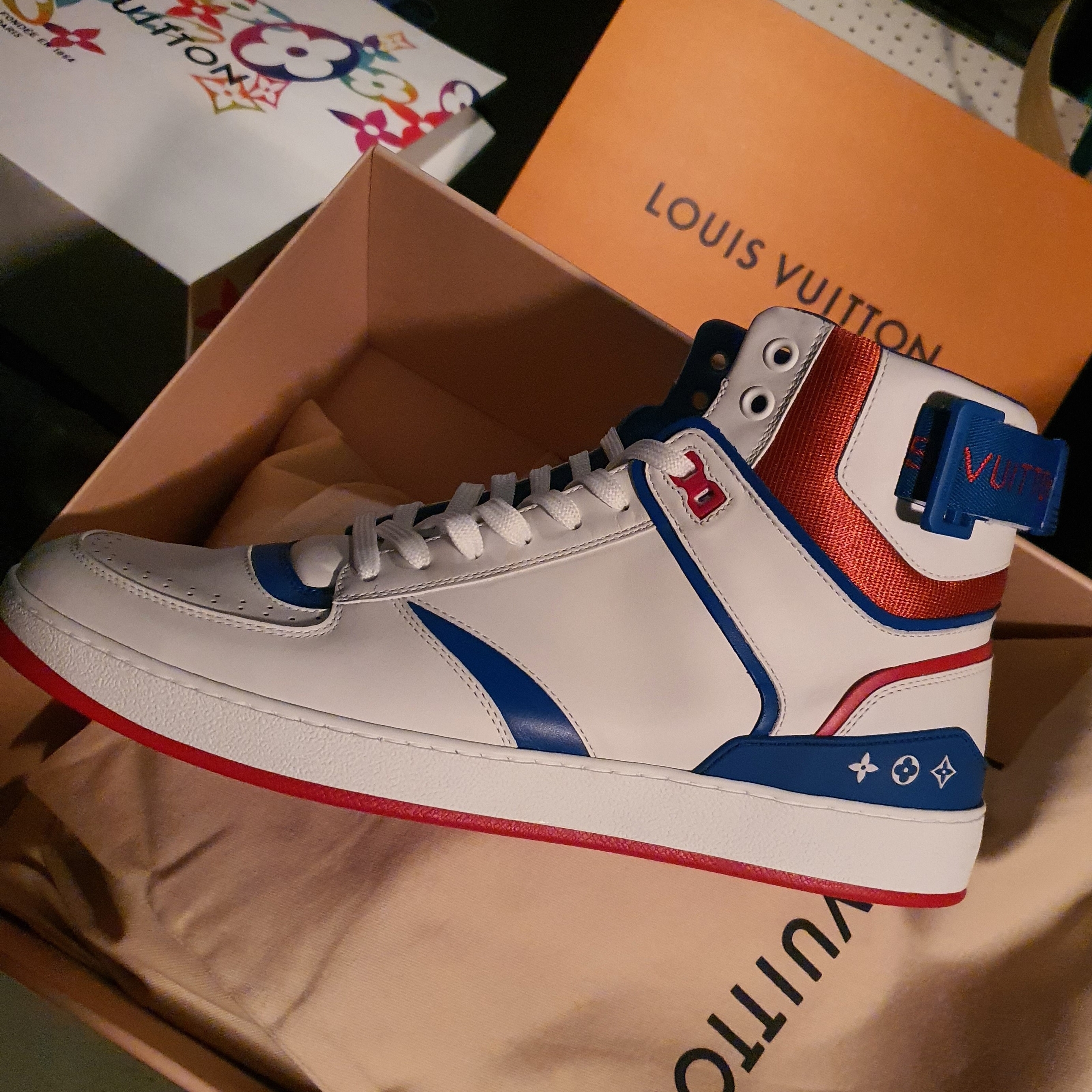Louis Vuitton Rivoli Sneakers Boot White Blue Red 착용 스타일