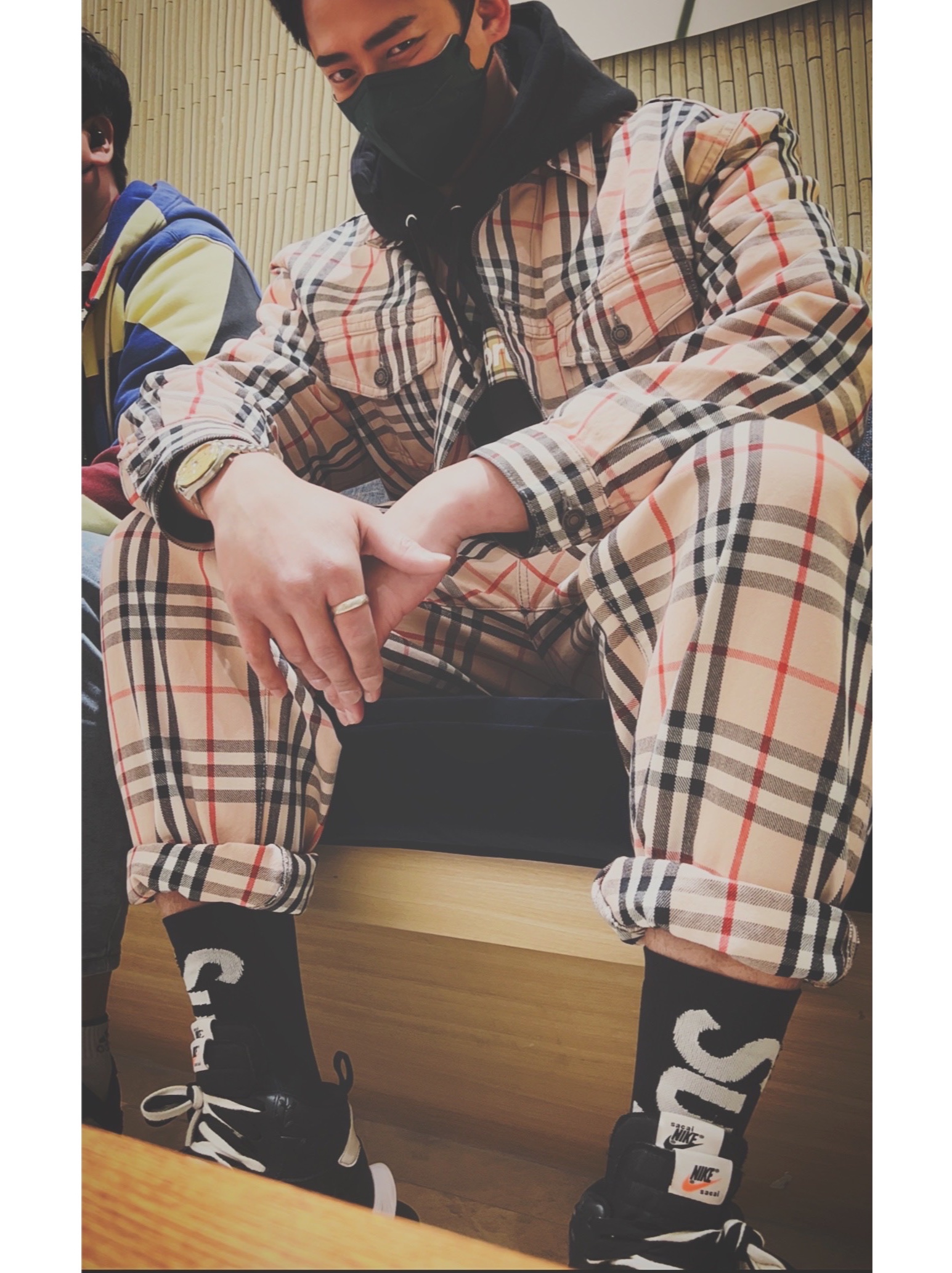 Supreme x Burberry Box Logo Hooded Sweatshirt Black - 22SS, Supreme x Burberry Denim Trucker Jacket Pink - 22SS 착용 스타일