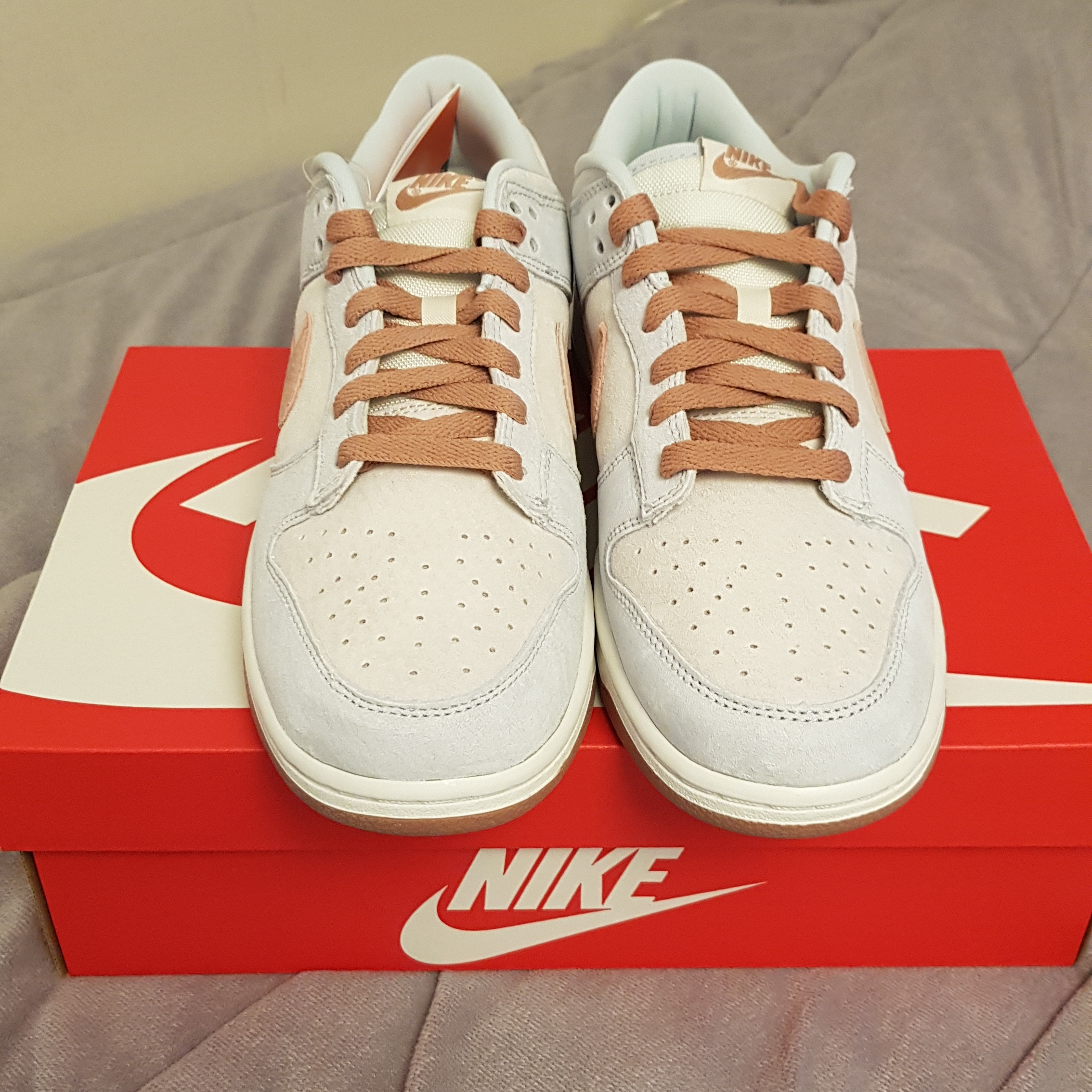 Nike Dunk Low Retro PRM Fossil Rose 착용 스타일 - 1