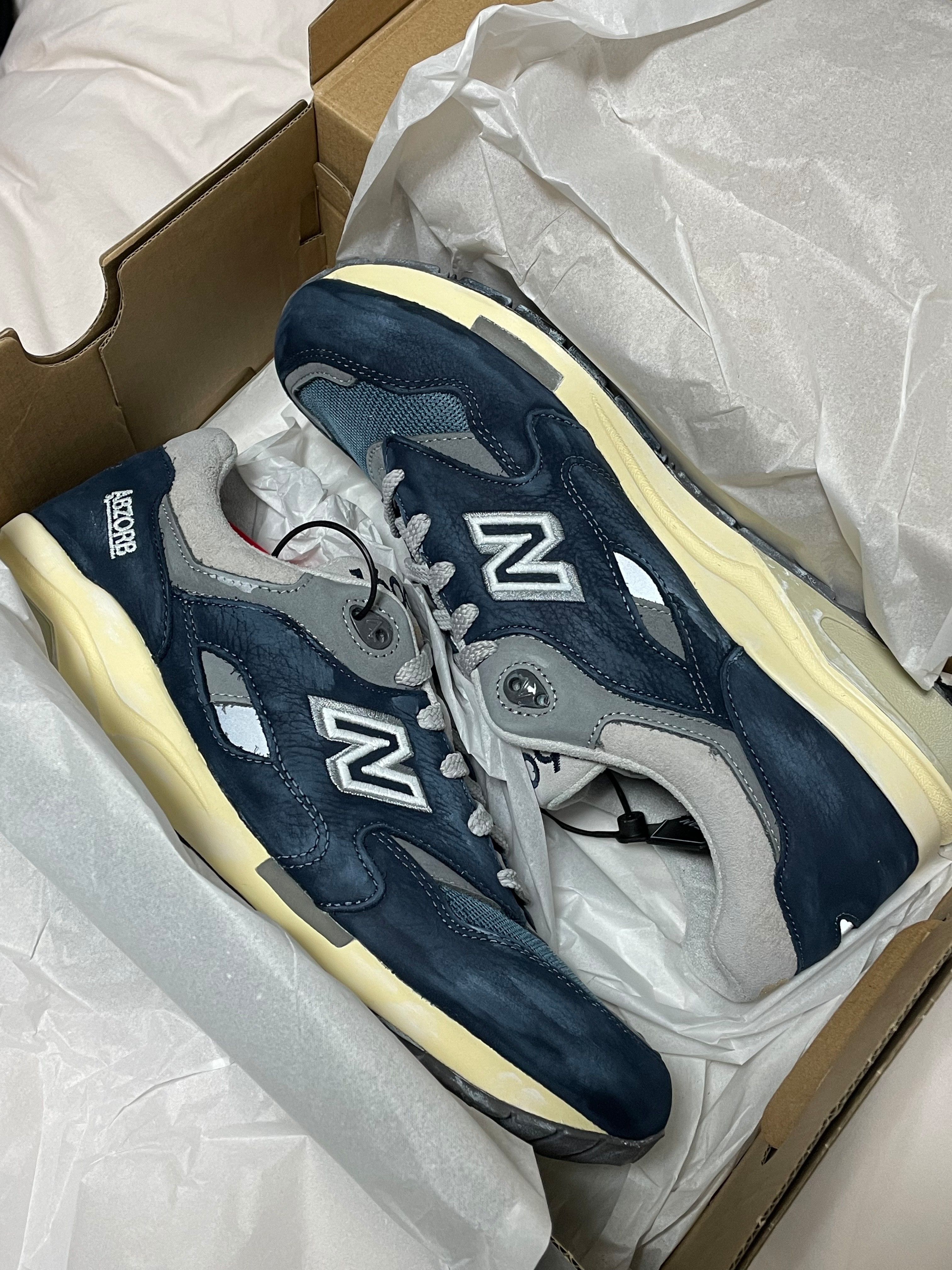 New Balance 1600 Premium Vintage Navy, Off-White x Amore Pacific Protection Box (Without Cosmetics) 착용 스타일 - 2
