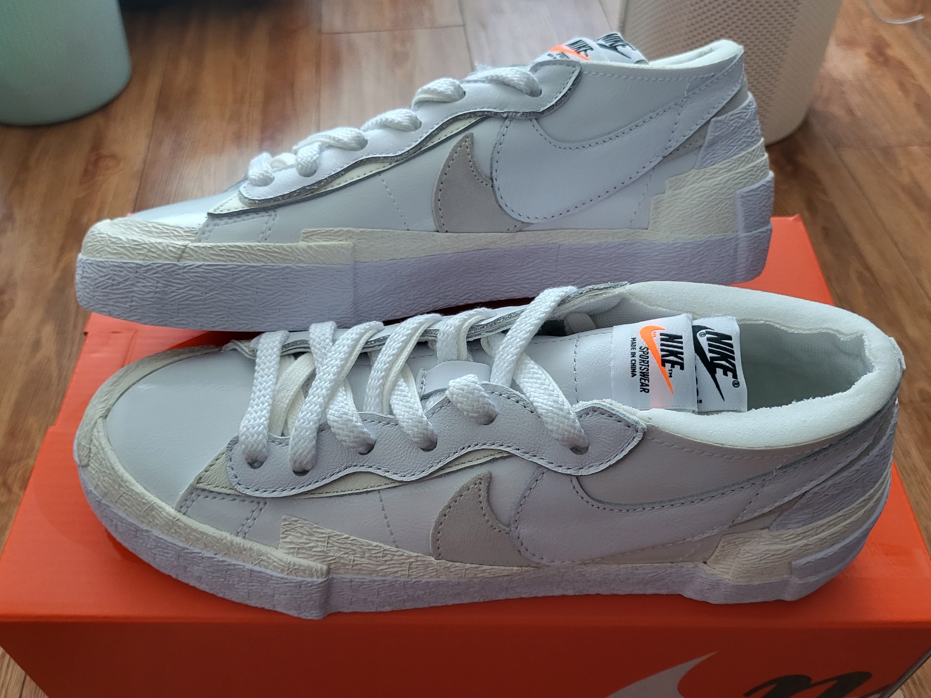 Nike x Sacai Blazer Low White Patent Leather 착용 스타일 - 2