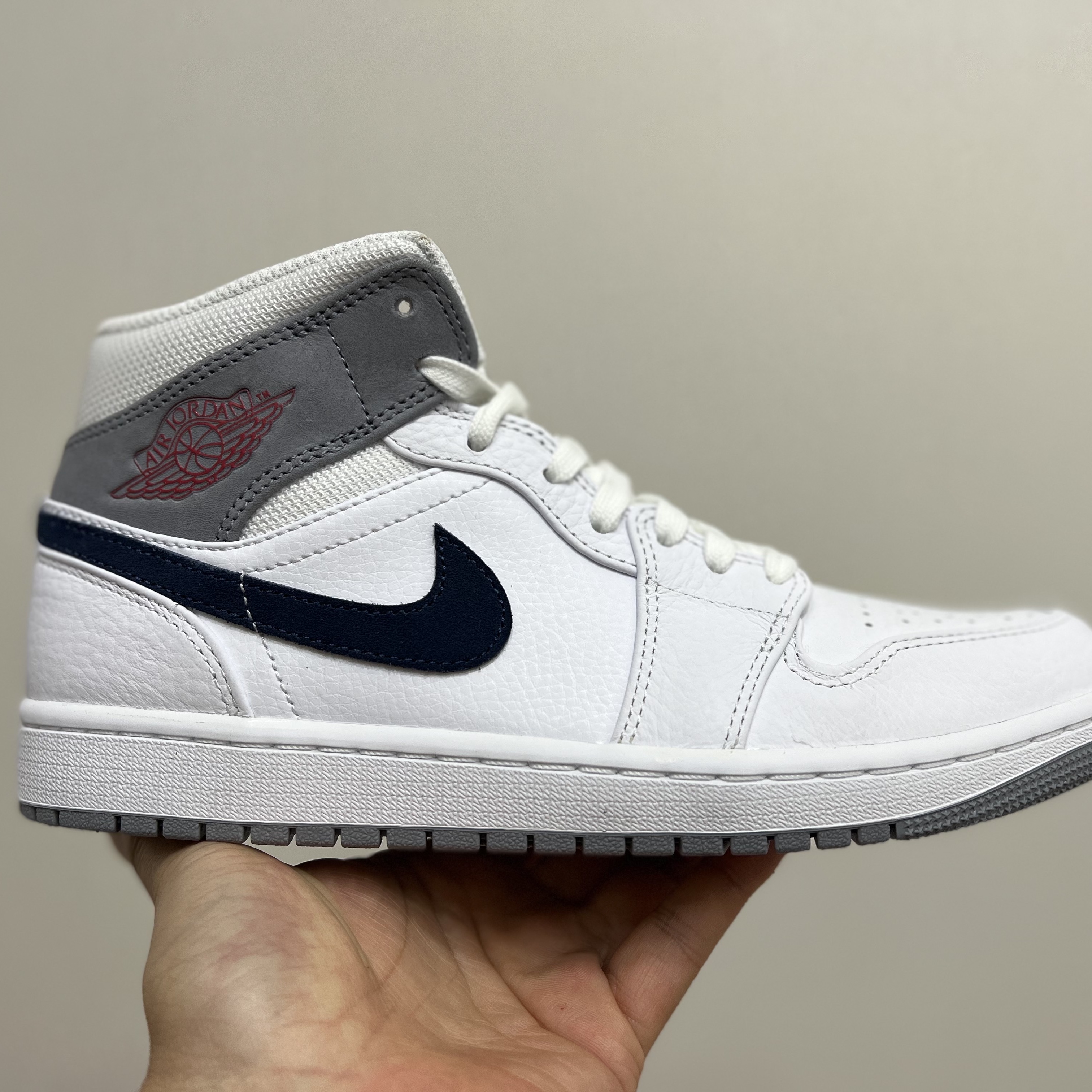 Jordan 1 Mid Paris 착용 스타일 - 1