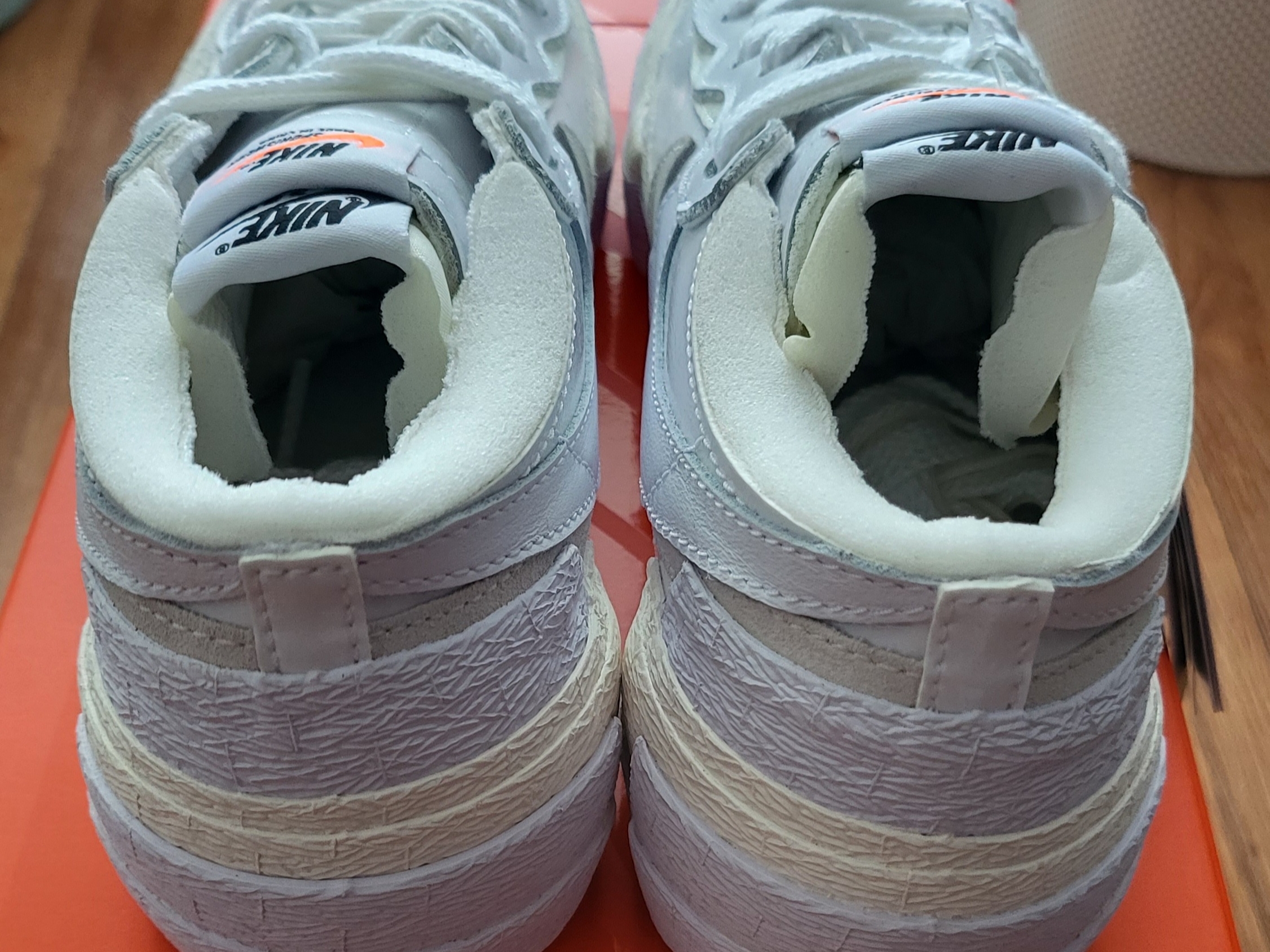 Nike x Sacai Blazer Low White Patent Leather 착용 스타일 - 5