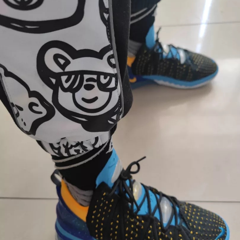 Nike LeBron 18 Minneapolis Lakers 착용 스타일 - 2