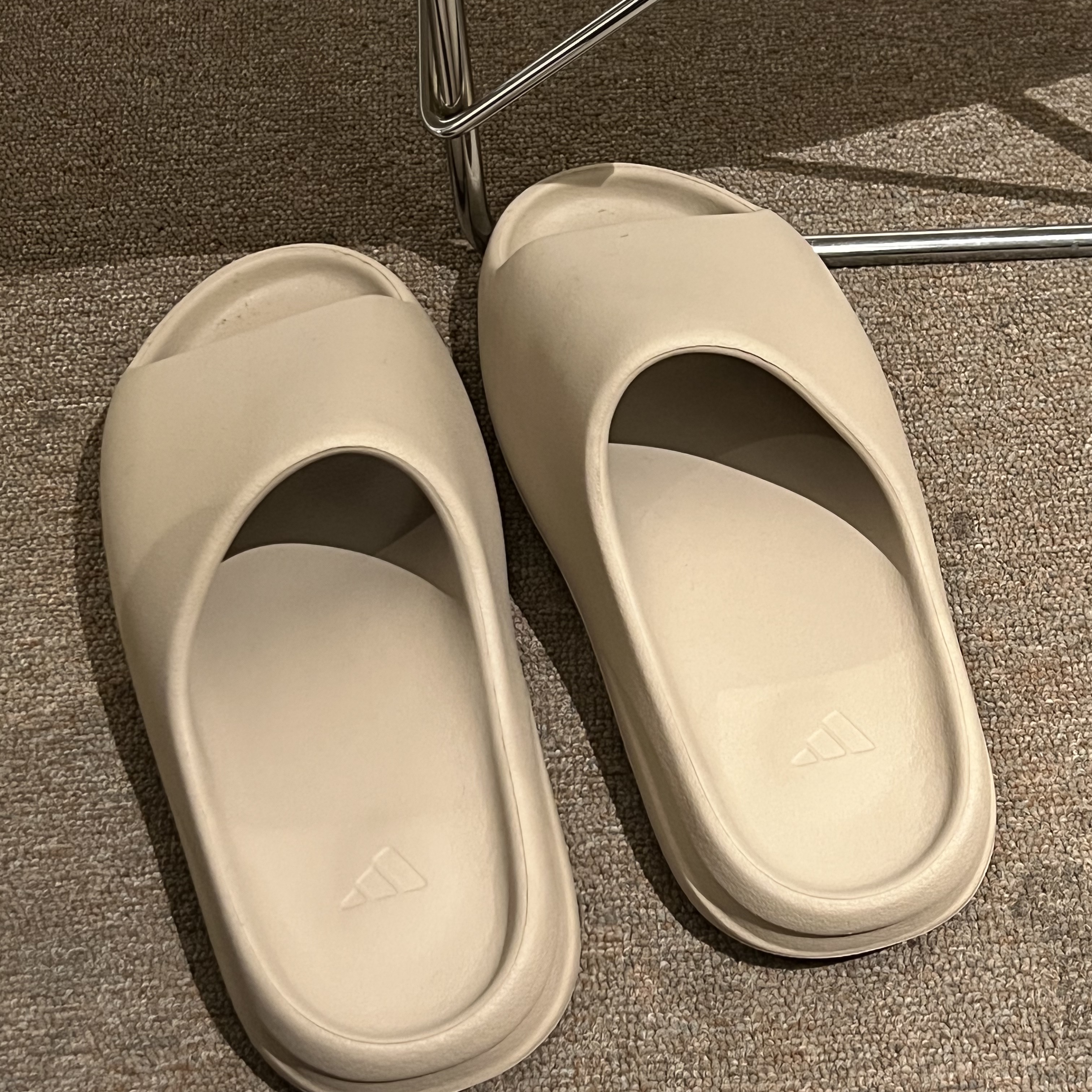 Adidas Yeezy Slide Pure - Re-Release Ver. 착용 스타일