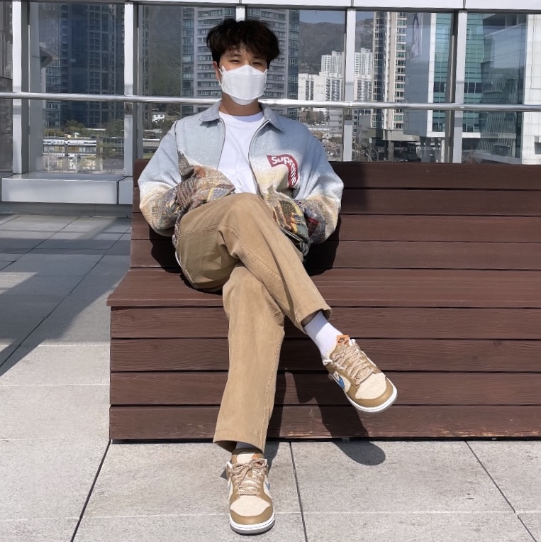 Supreme Aerial Tapestry Harrington Jacket - 20FW, Nike x Size? Dunk Low Dark Driftwood Photo Blue 착용 스타일 - 2