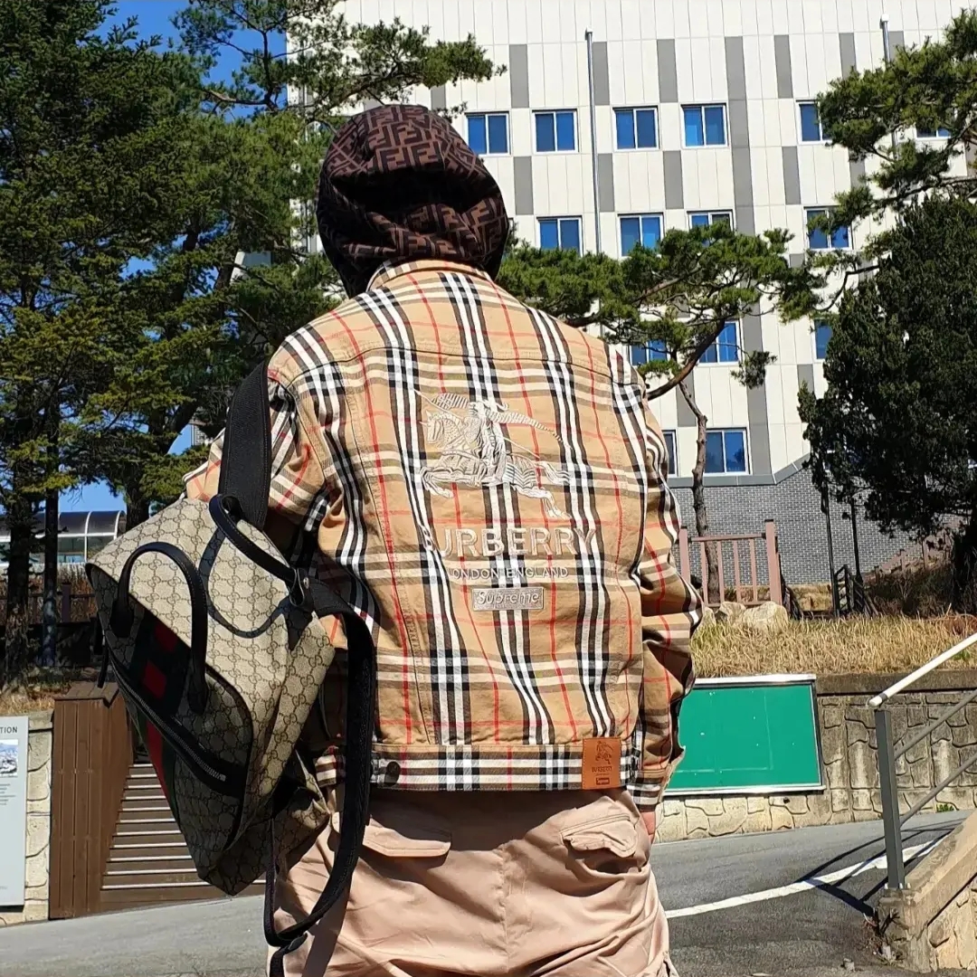 Supreme x Burberry Denim Trucker Jacket Beige - 22SS 착용 스타일