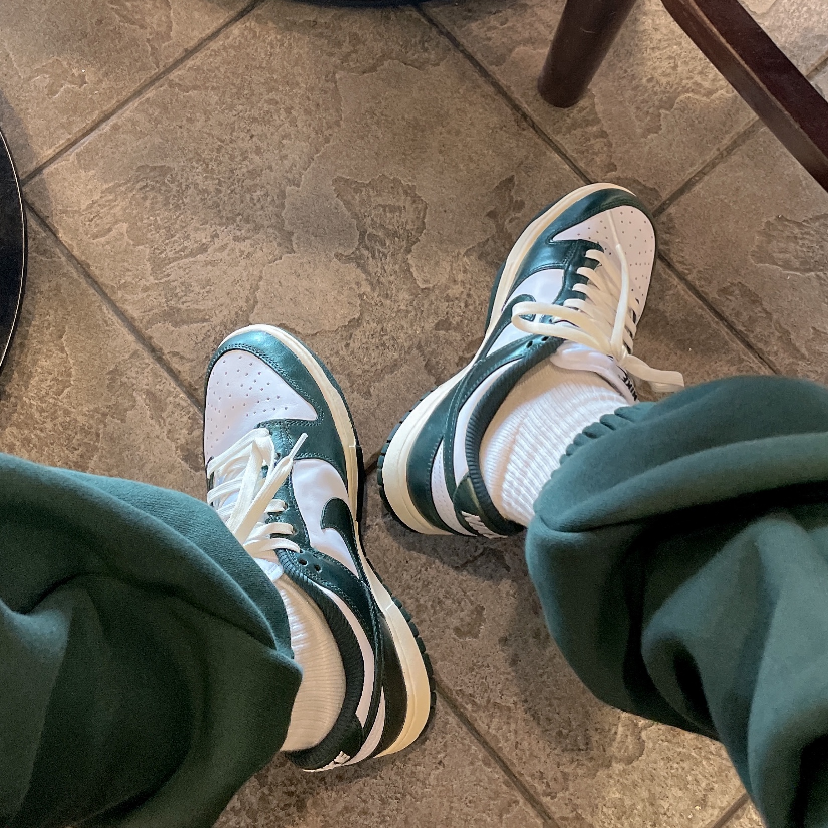 (W) Nike Dunk Low Vintage Green 착용 스타일