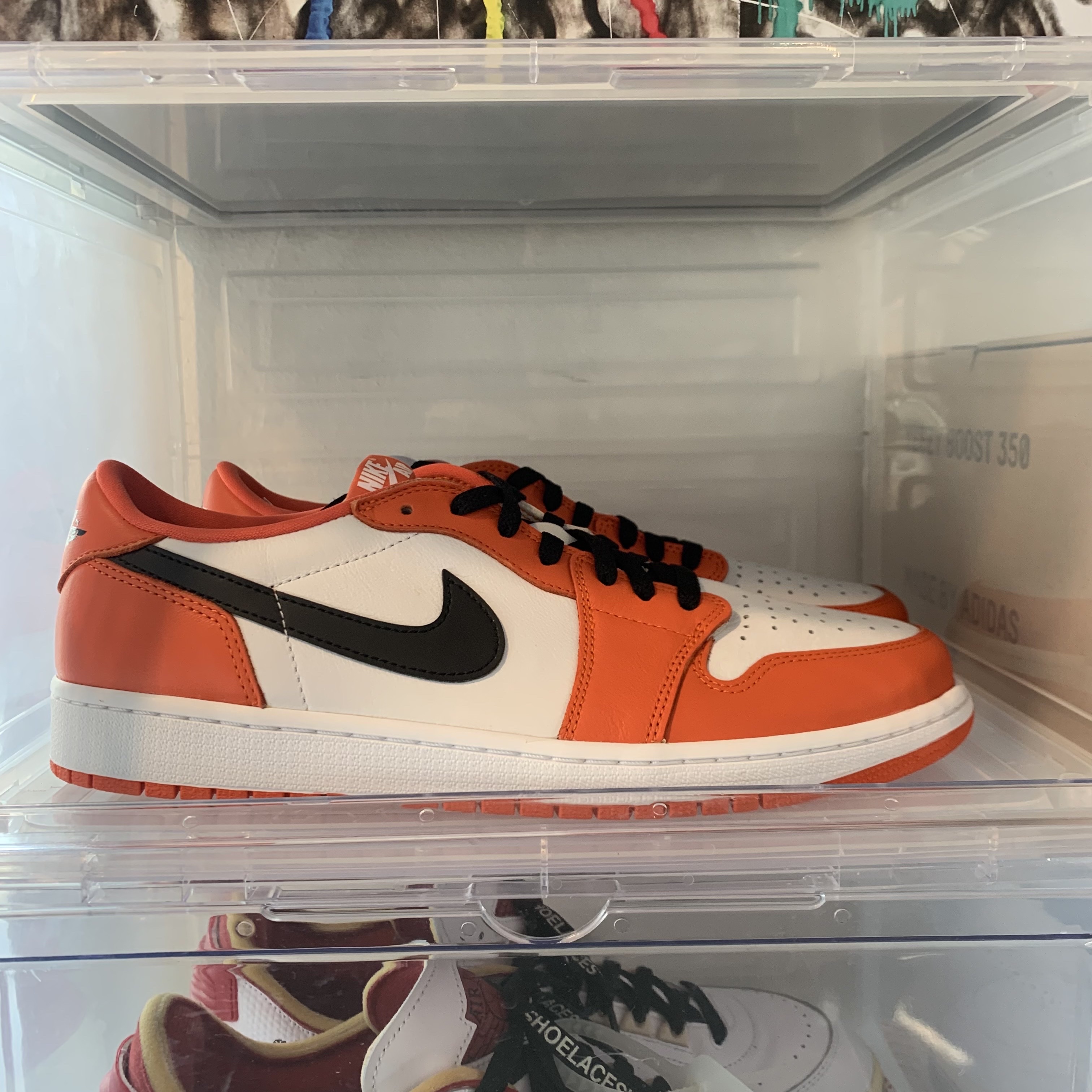 Jordan 1 Low OG Starfish, Jordan 2 x Off-White Retro Low SP White and Varsity Red 착용 스타일