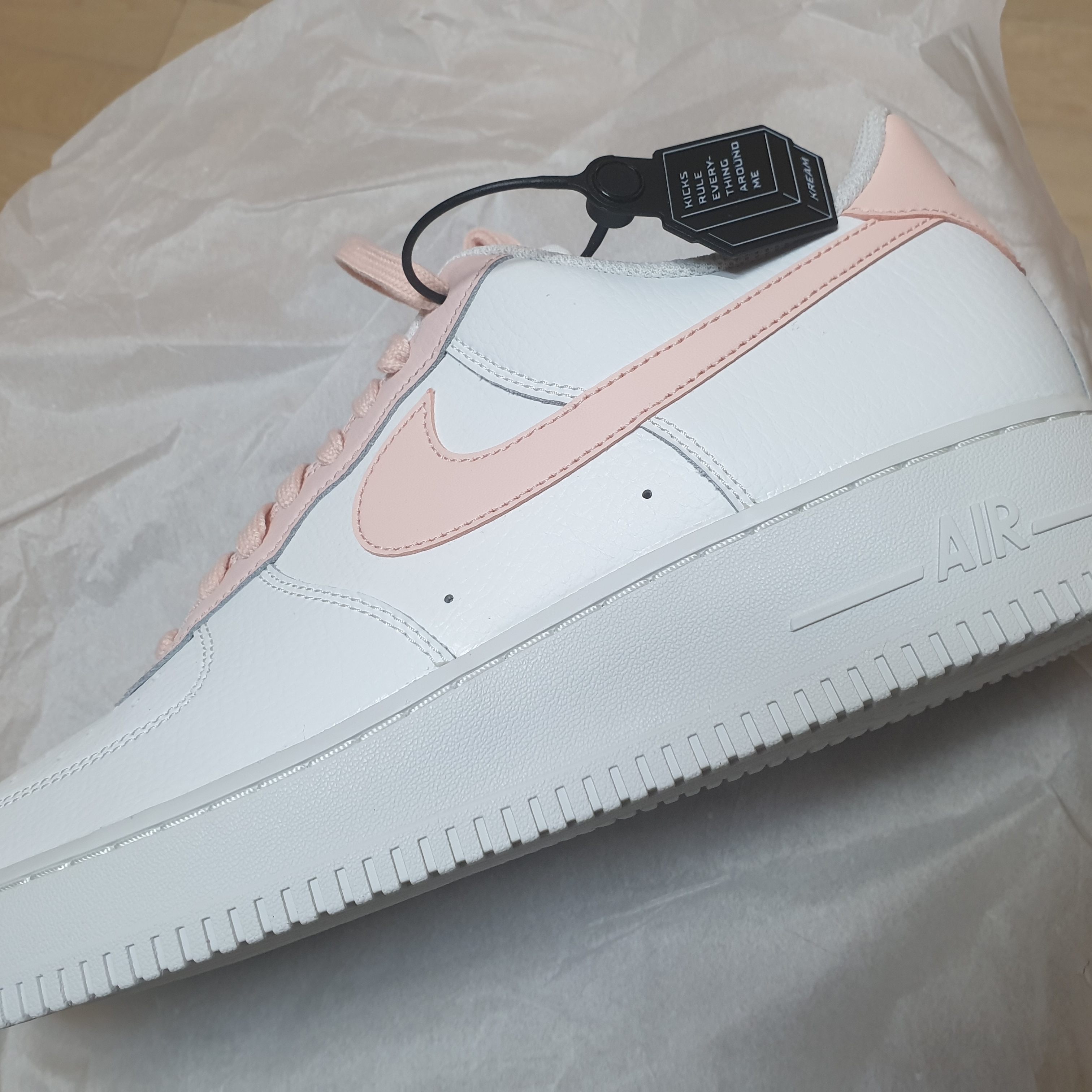 (W) Nike Air Force 1 '07 Low Pale Coral 착용 스타일 - 4