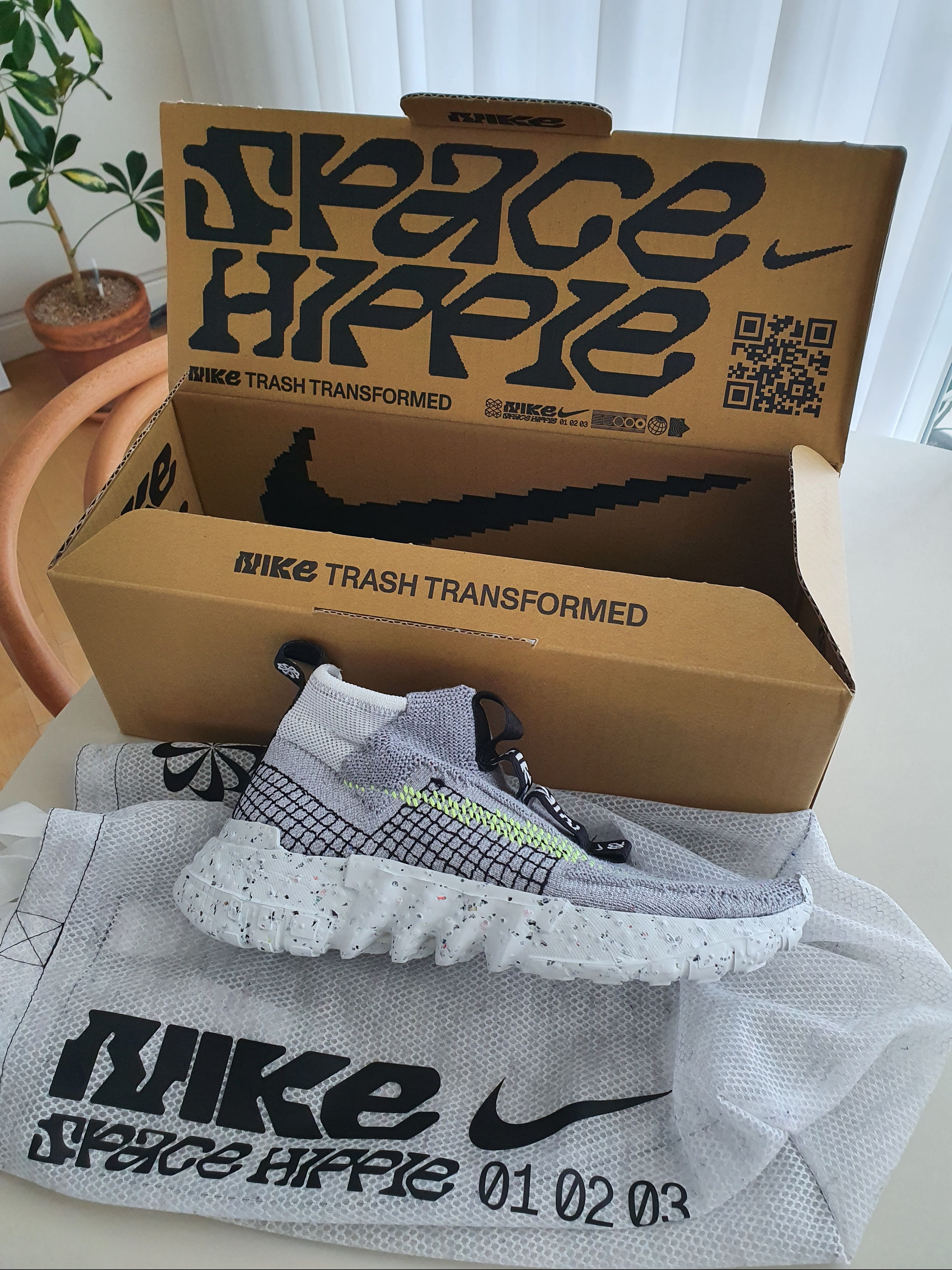 Nike Space Hippie 02 Volt 착용 스타일 - 1