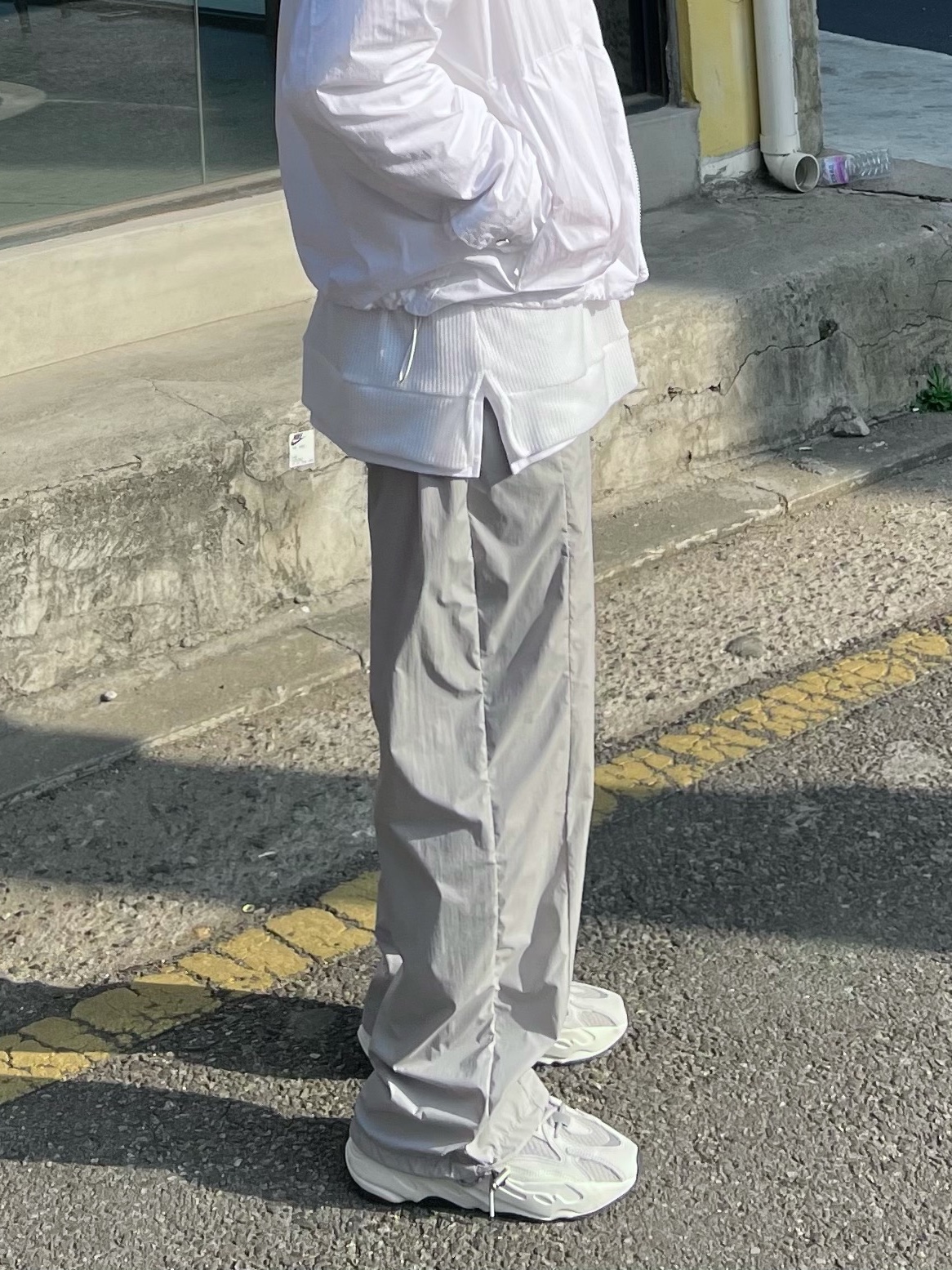 Adidas Yeezy Boost 700 V2 Static 2022 착용 스타일 - 2