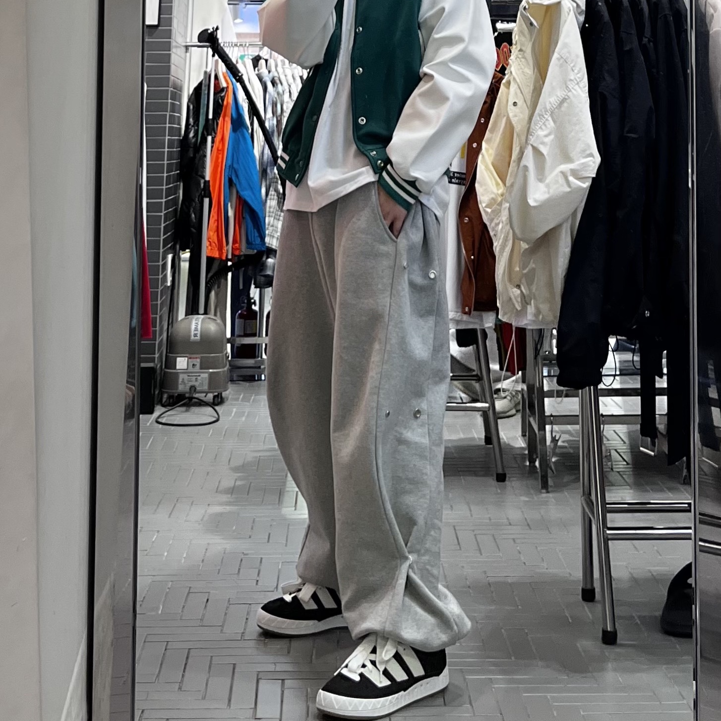 Adidas Adimatic Core Black, MJD Side Snap Wide C/P Sweatpants Melange Grey 착용 스타일