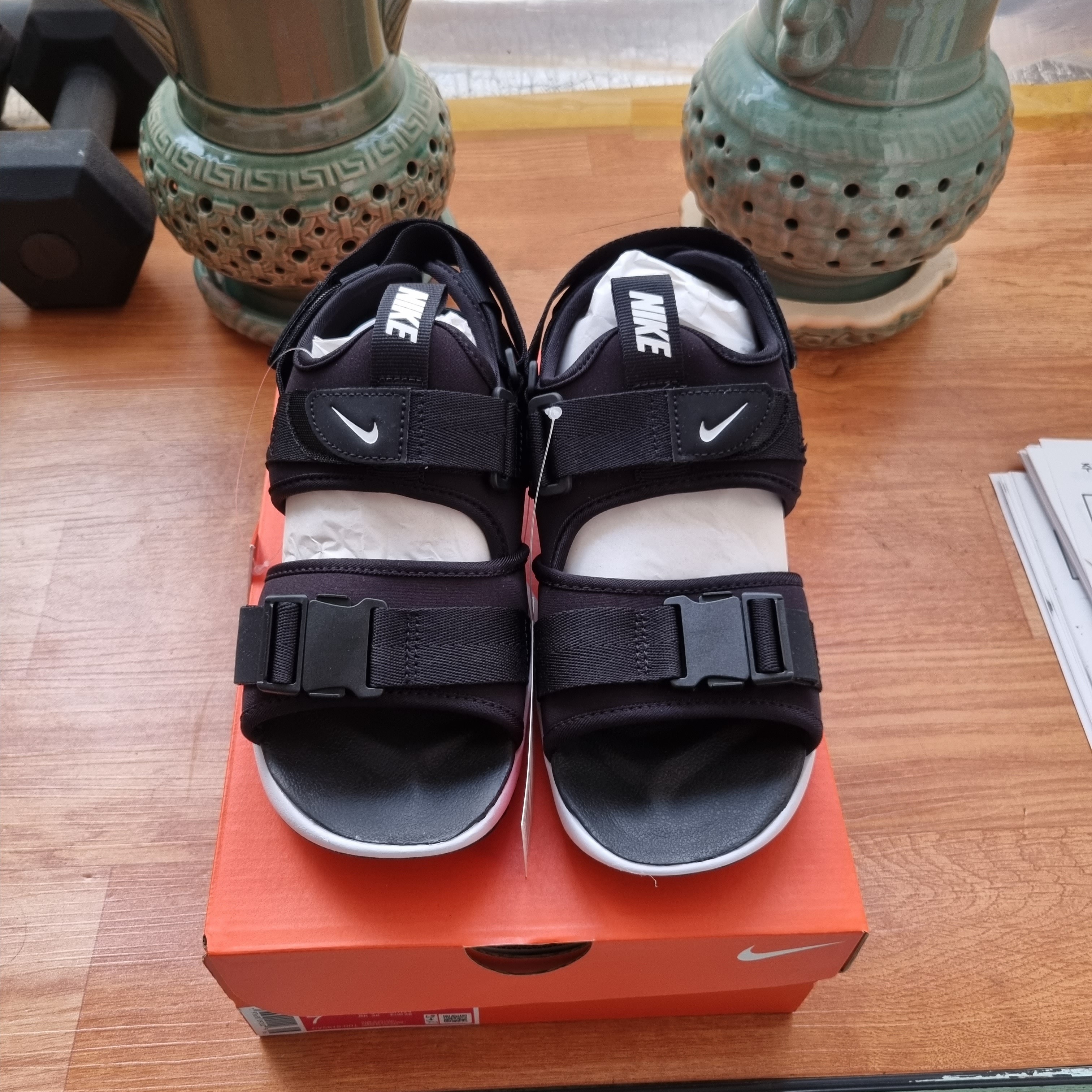 (W) Nike Canyon Sandal Black 착용 스타일 - 2