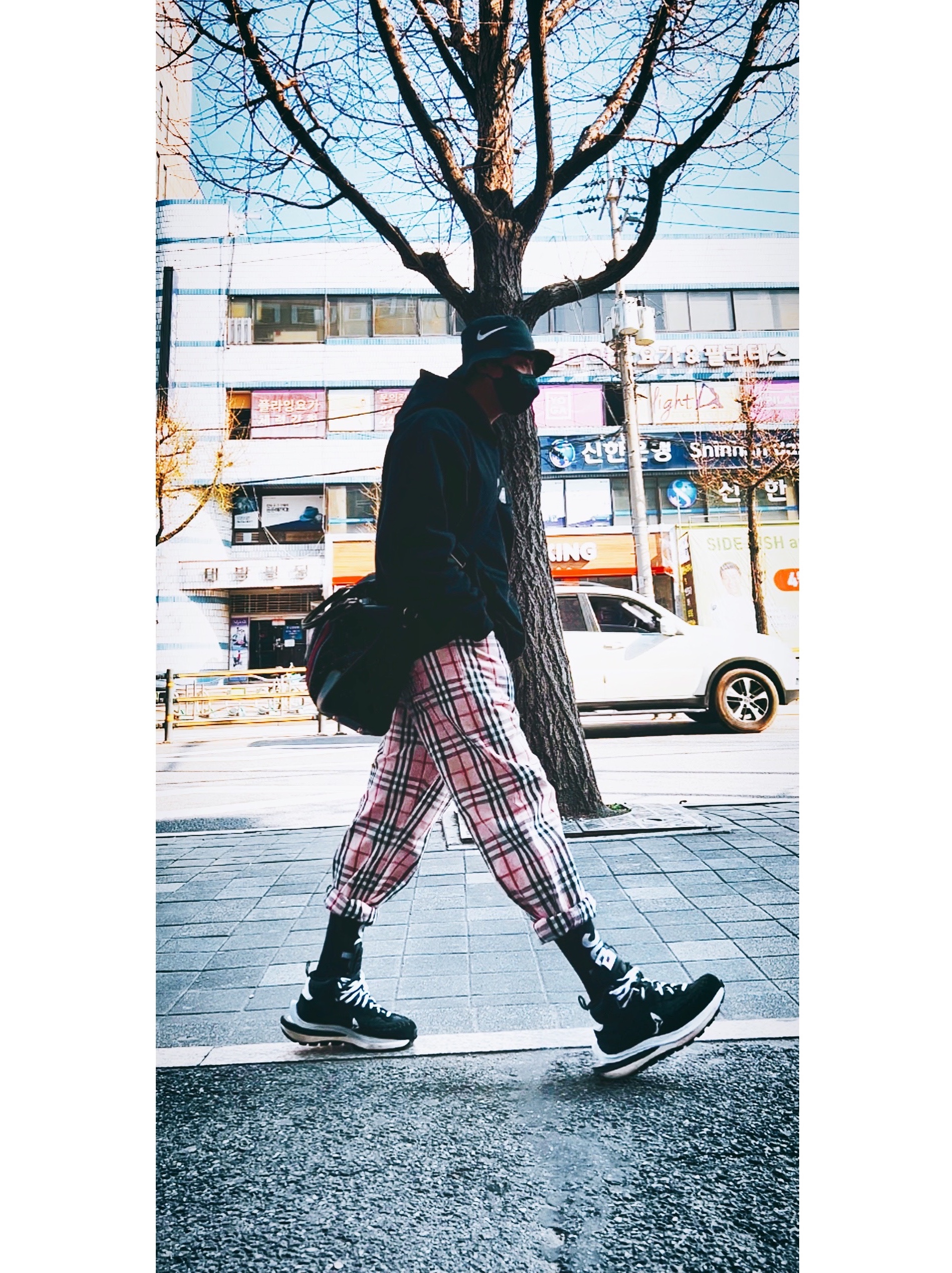 Nike x Stussy Bucket Hat Black, Supreme x Burberry Box Logo Hooded Sweatshirt Black - 22SS 착용 스타일 - 1
