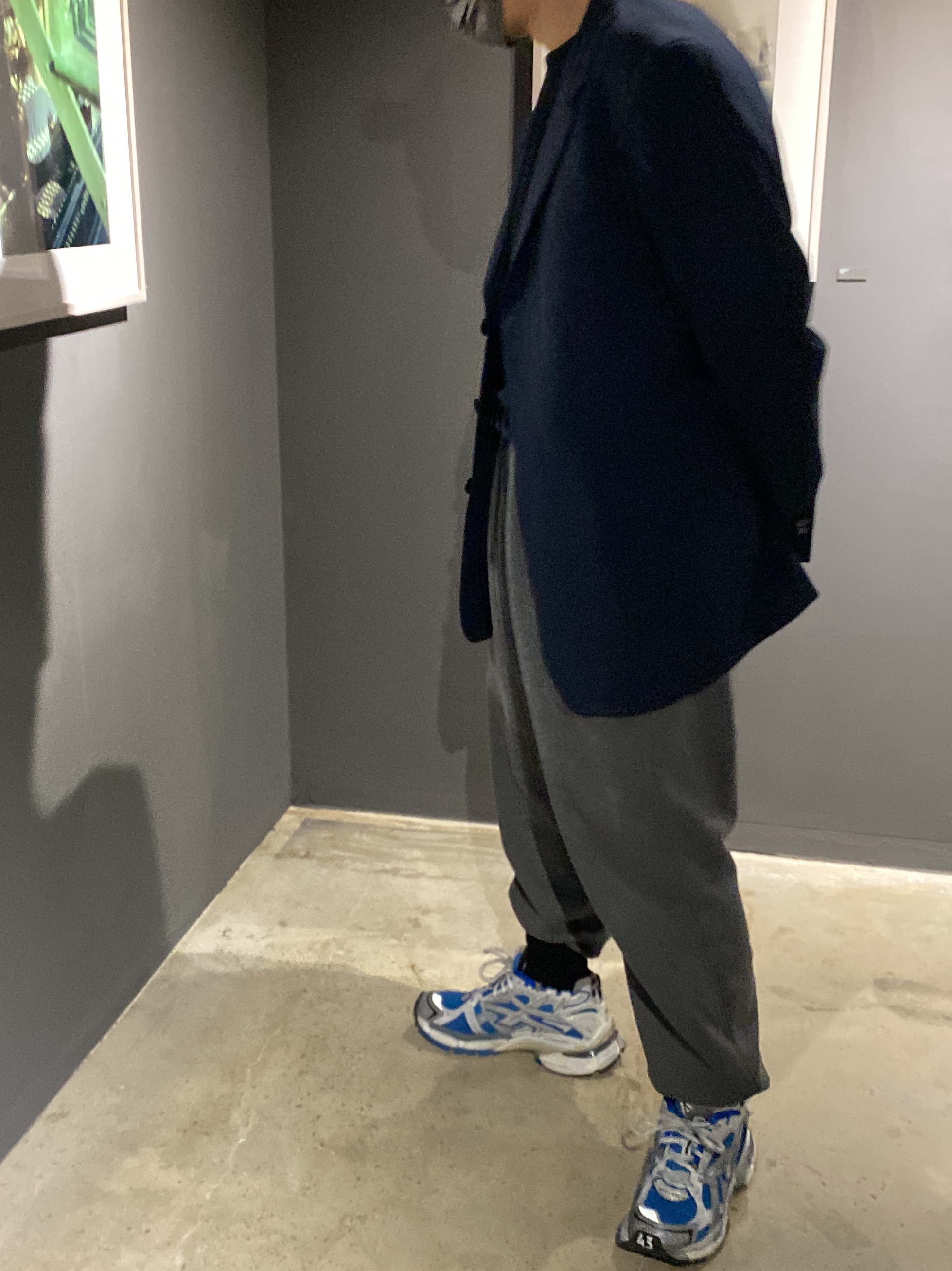 Balenciaga Runner Sneakers Blue White 착용 스타일 - 2