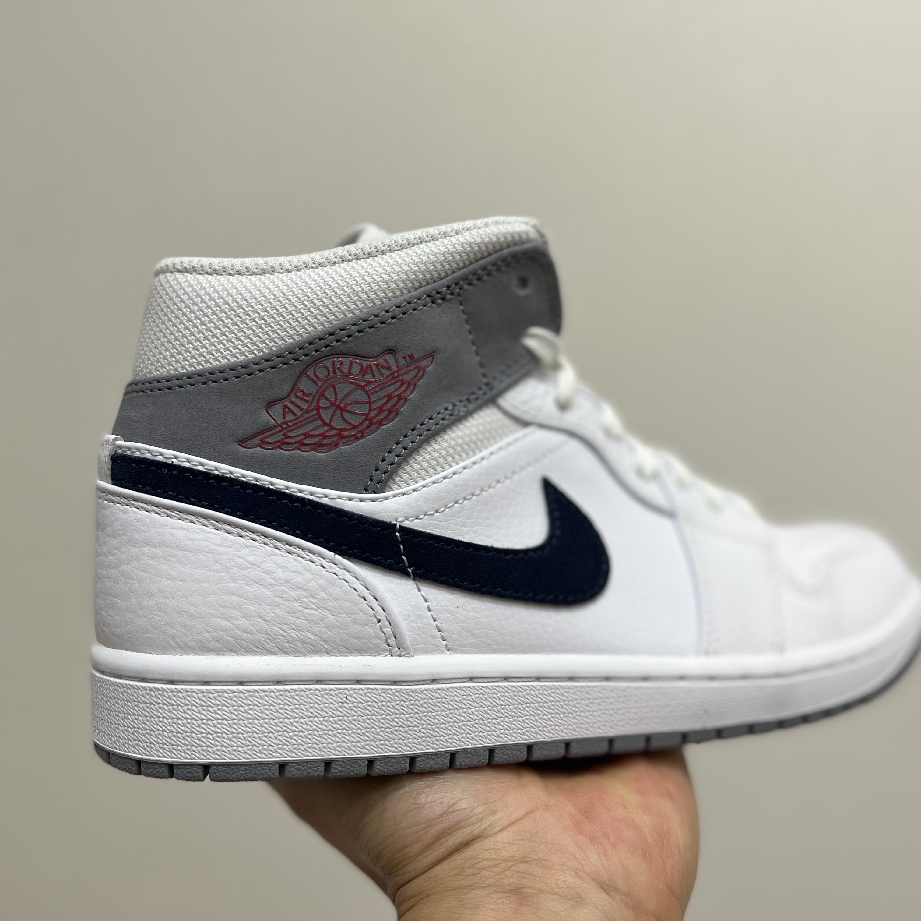 Jordan 1 Mid Paris 착용 스타일 - 2