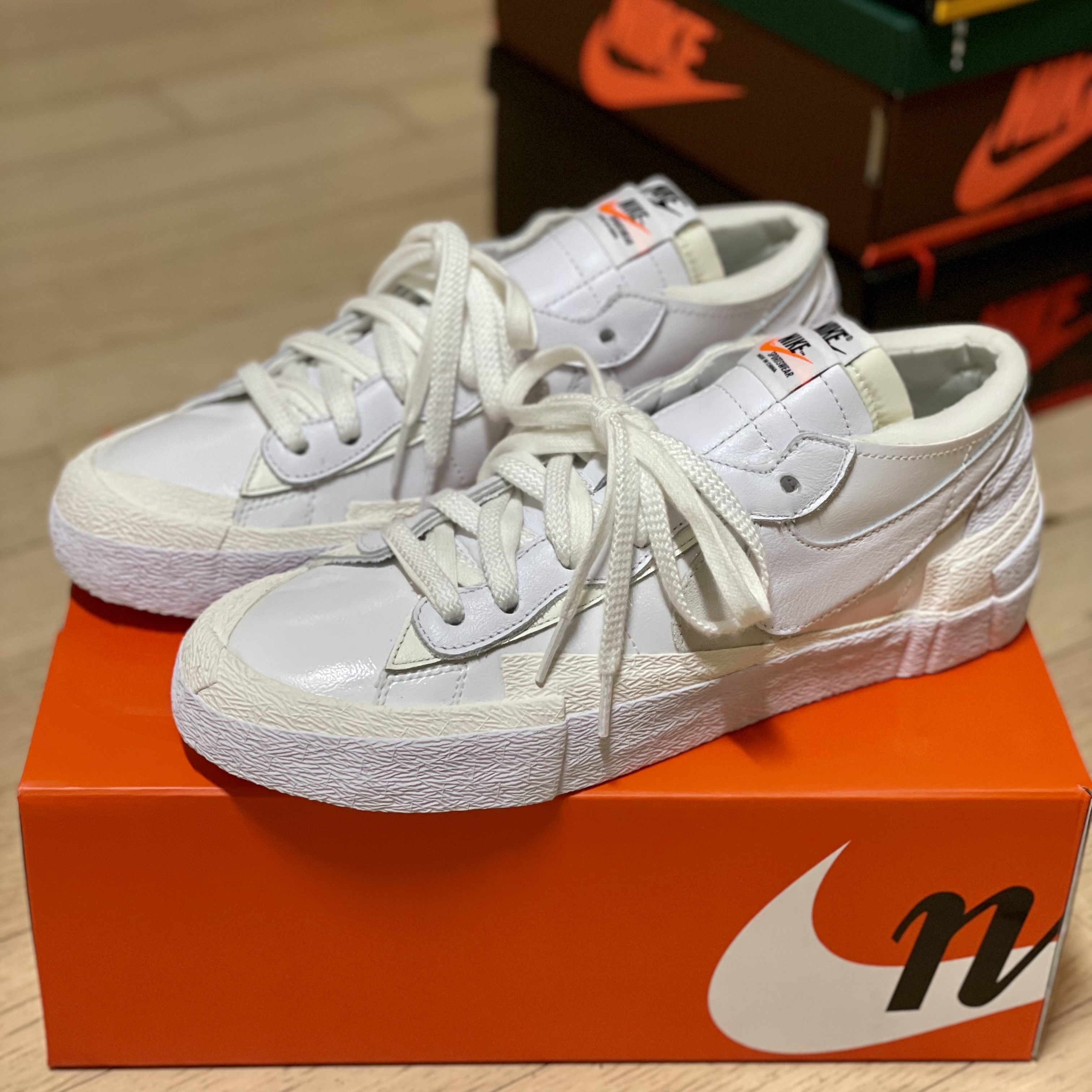 Nike x Sacai Blazer Low White Patent Leather 착용 스타일 - 2