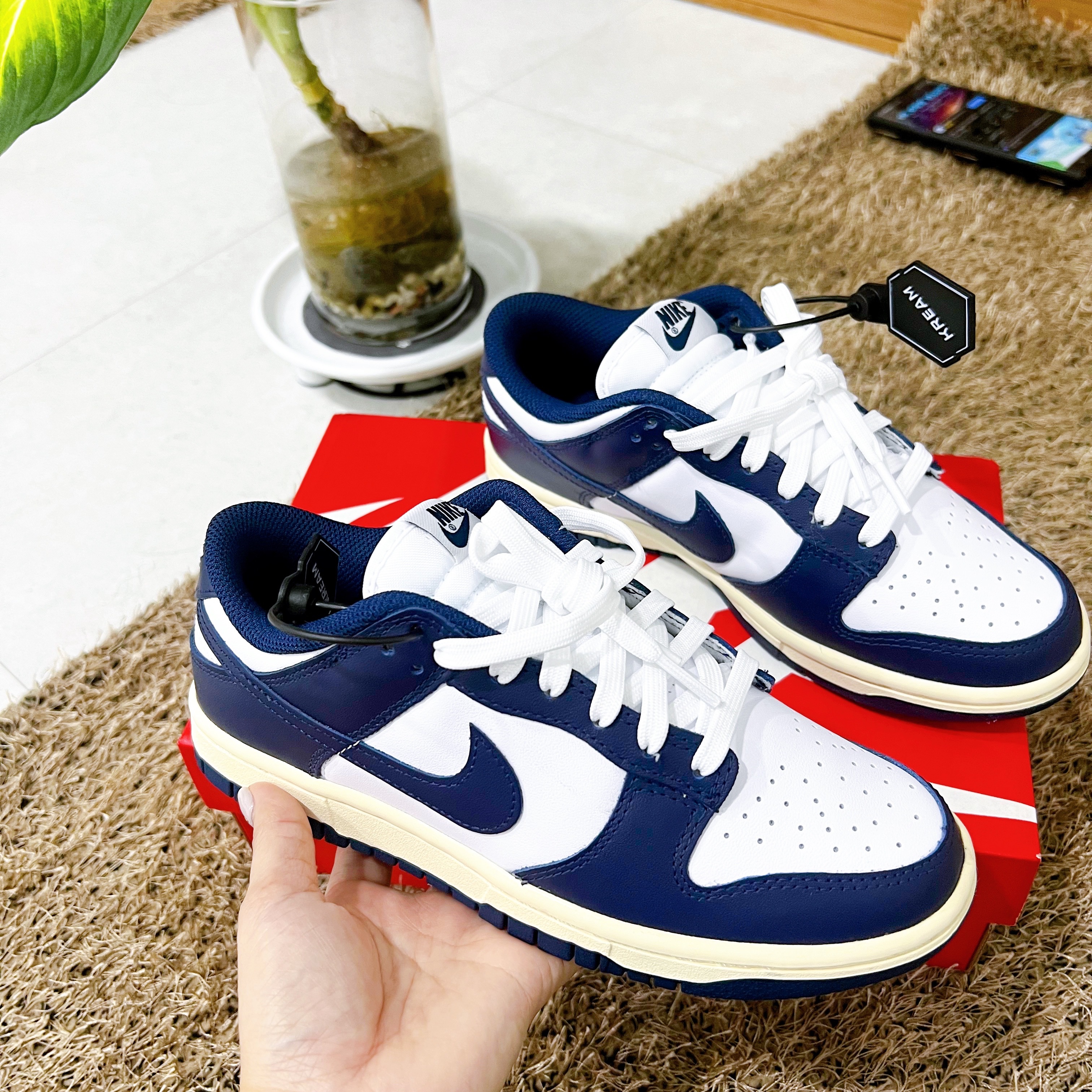 (W) Nike Dunk Low Vintage Midnight Navy 착용 스타일 - 2