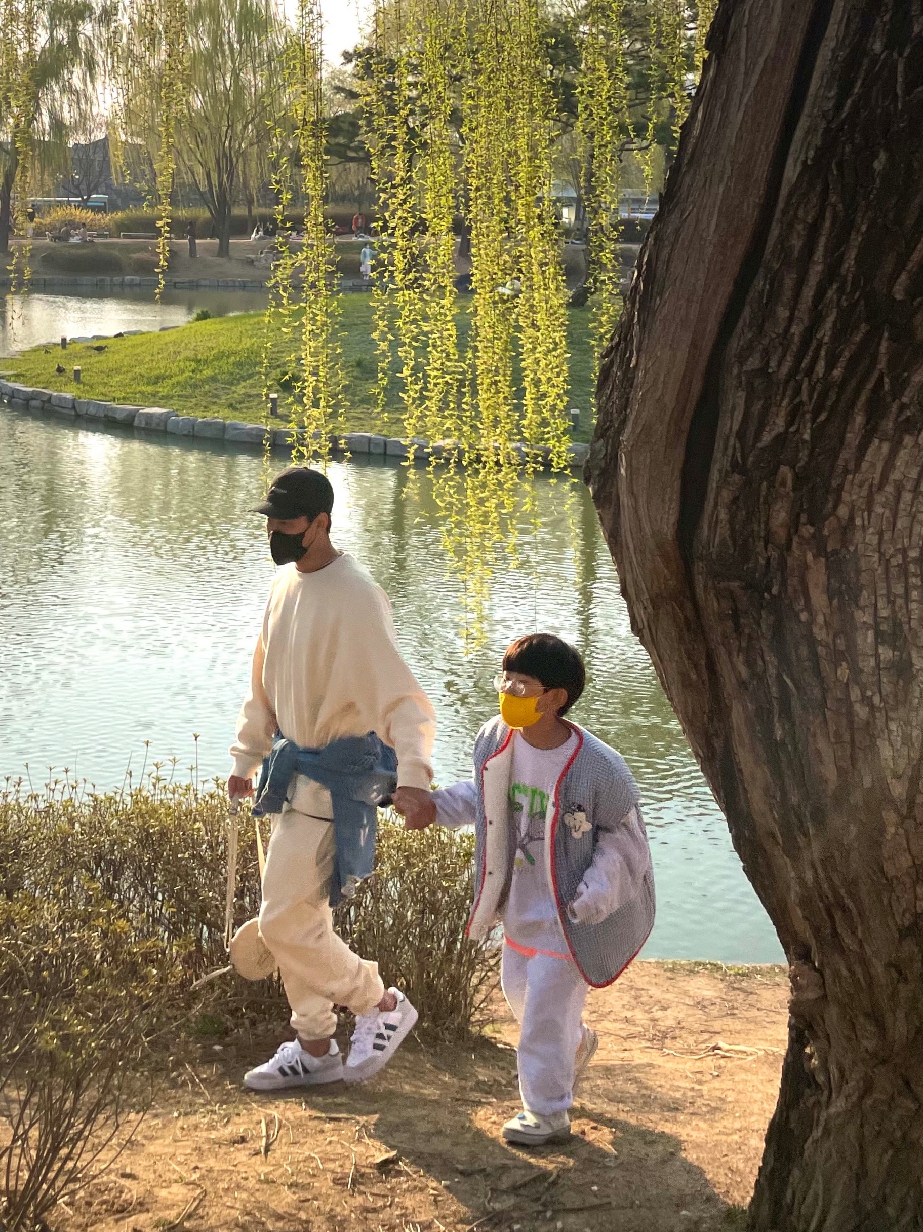 Essentials Pull-Over Crewneck Sweatshirt Cream - 21SS, Essentials Sweatpants Cream - 21SS 착용 스타일 - 2