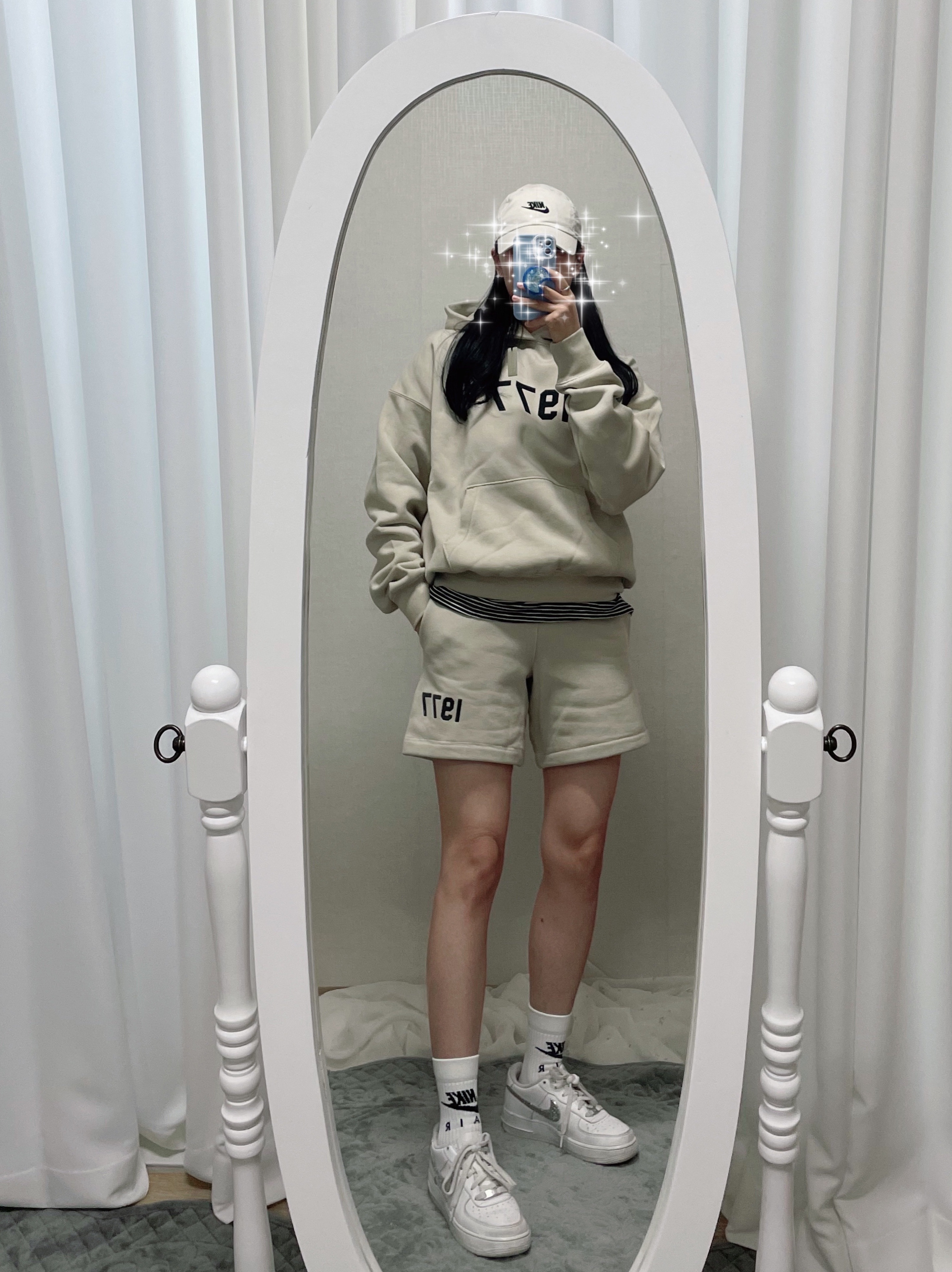 (Kids) Essentials 1977 Hoodie Wheat - 22SS, (Kids) Essentials 1977 Relaxed Sweatpants Wheat - 22SS 착용 스타일 - 3