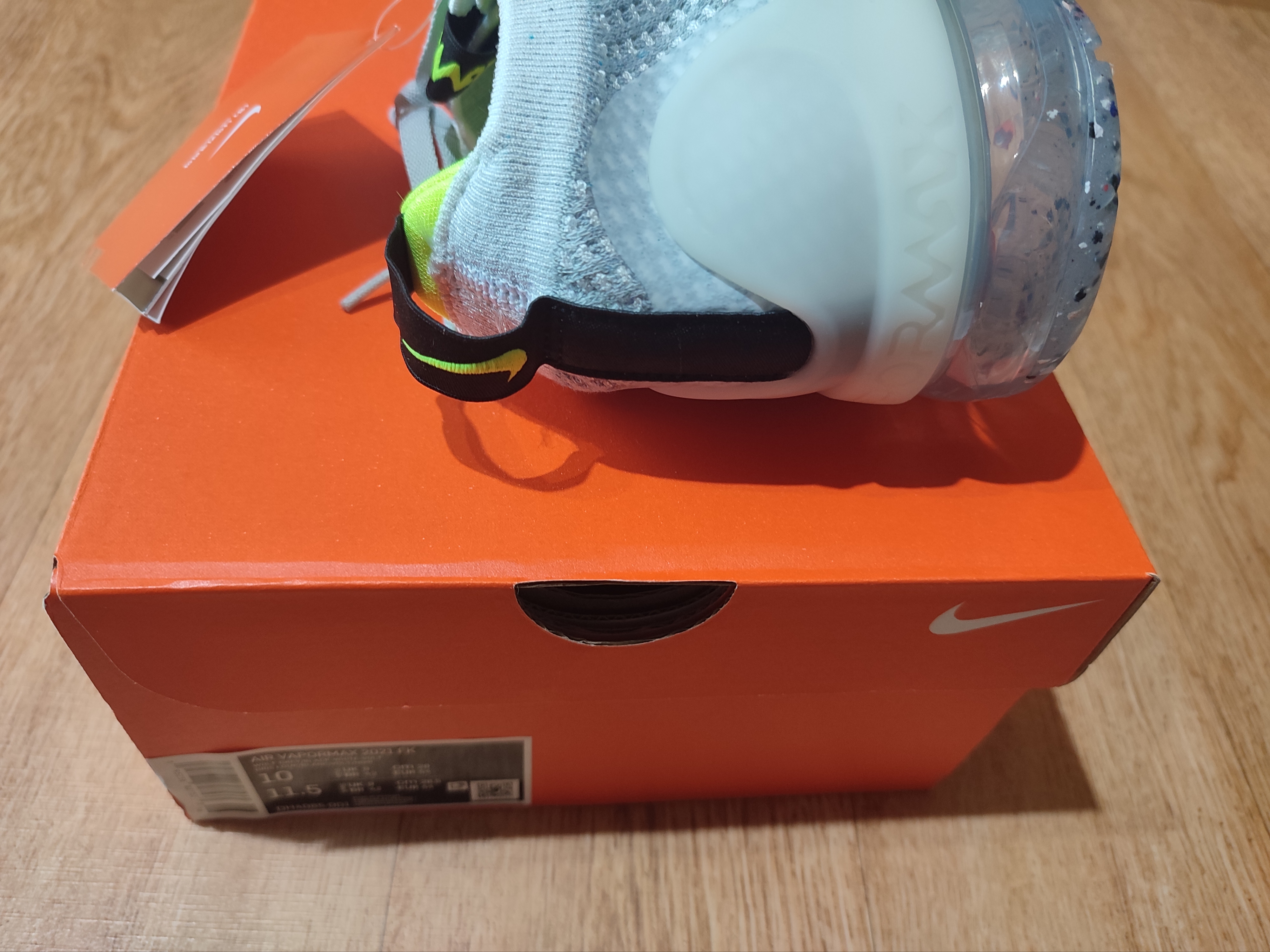 Nike Air VaporMax 2021 Flyknit Wolf Grey 착용 스타일 - 2