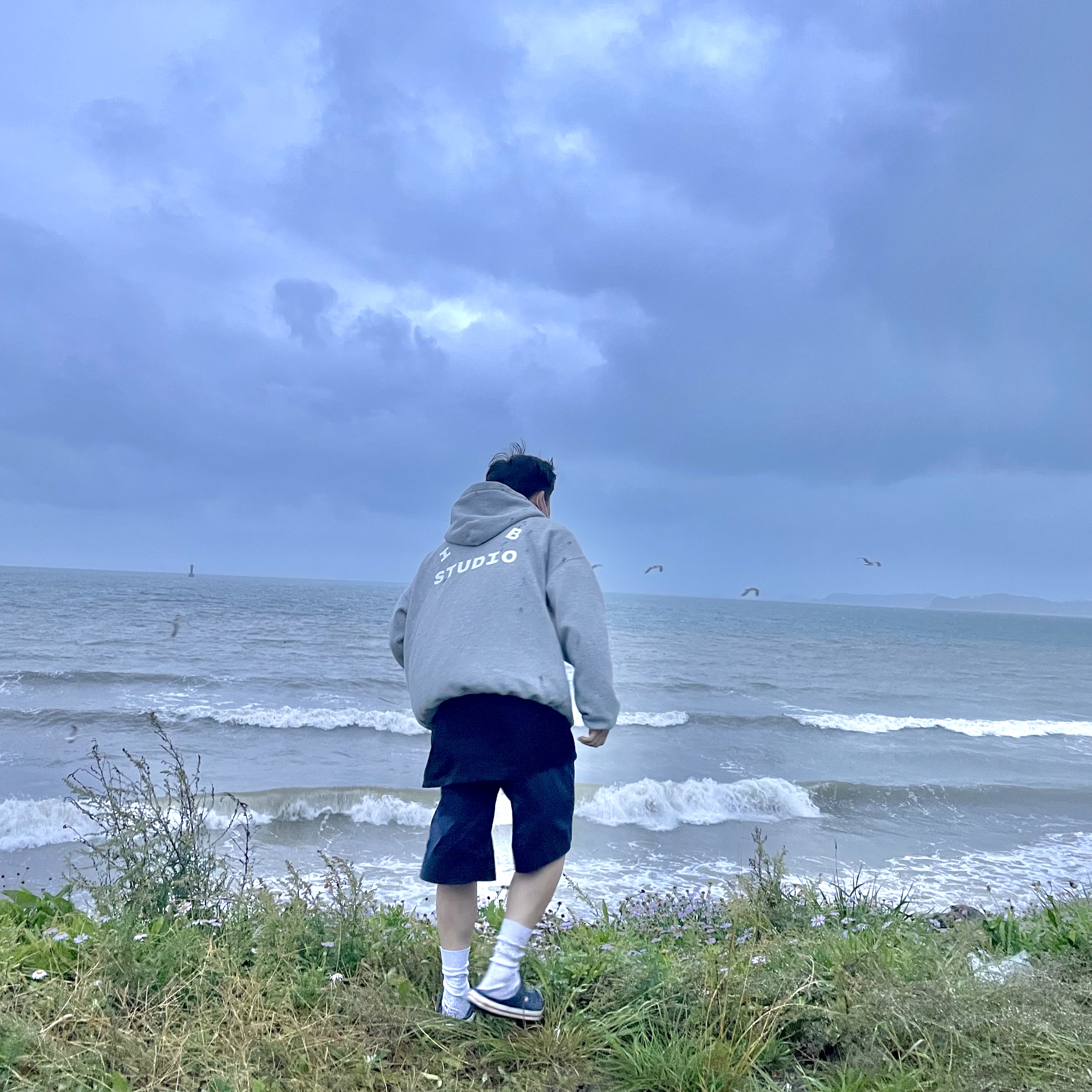 IAB Studio Hoodie Gray - 21SS 착용 스타일