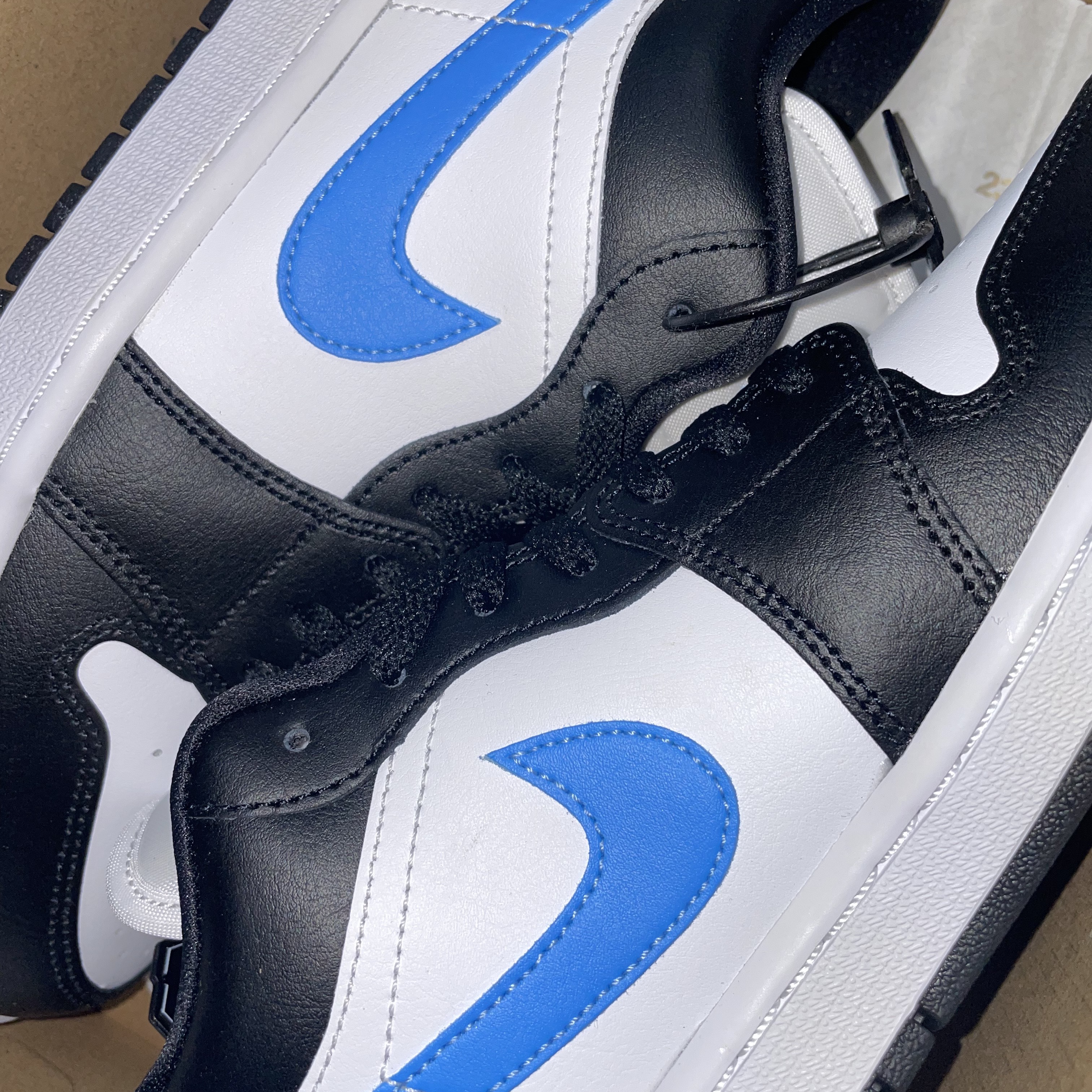 (W) Jordan 1 Low Black University Blue 착용 스타일