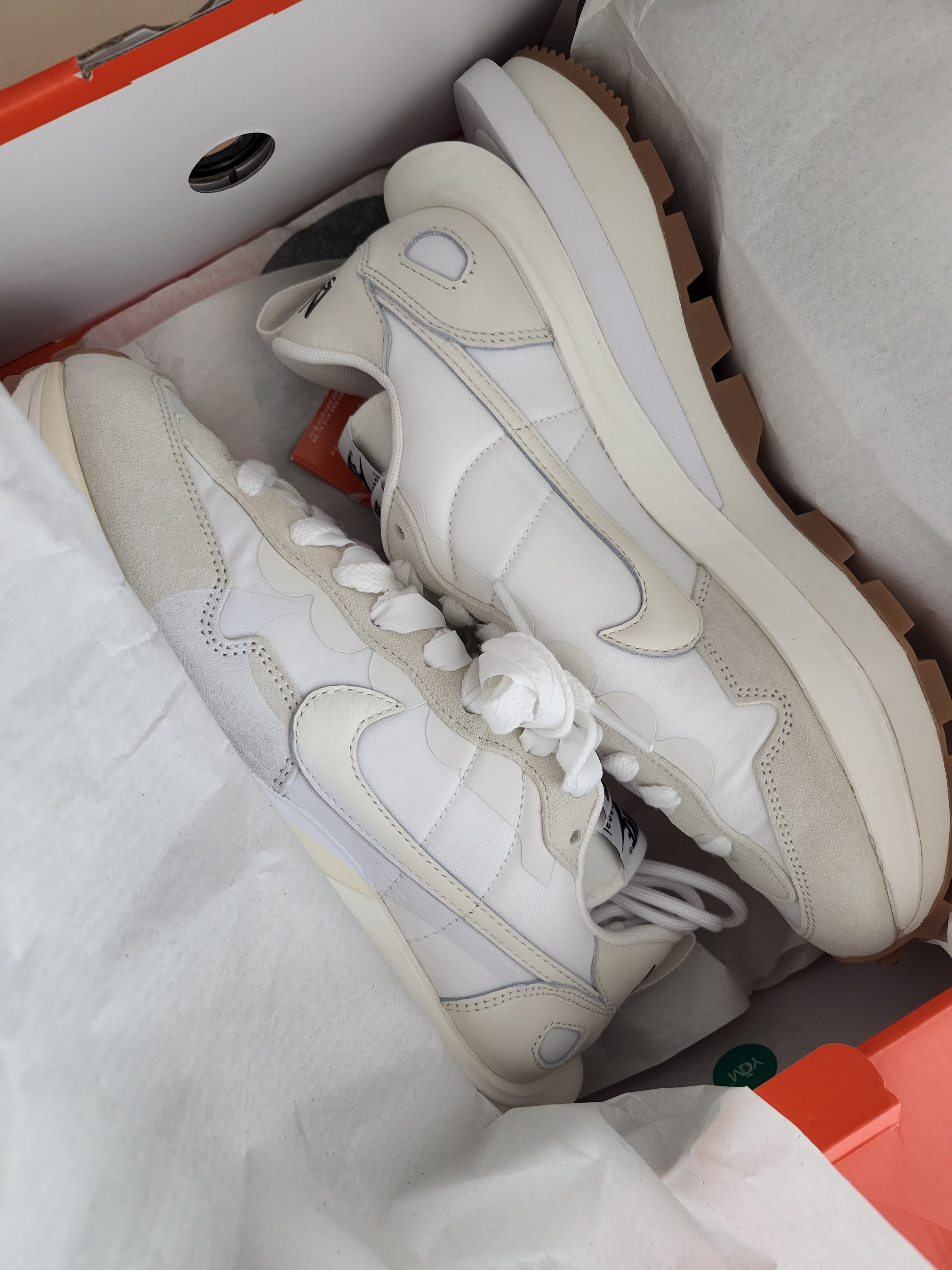 Nike x Sacai VaporWaffle White and Gum 착용 스타일 - 1