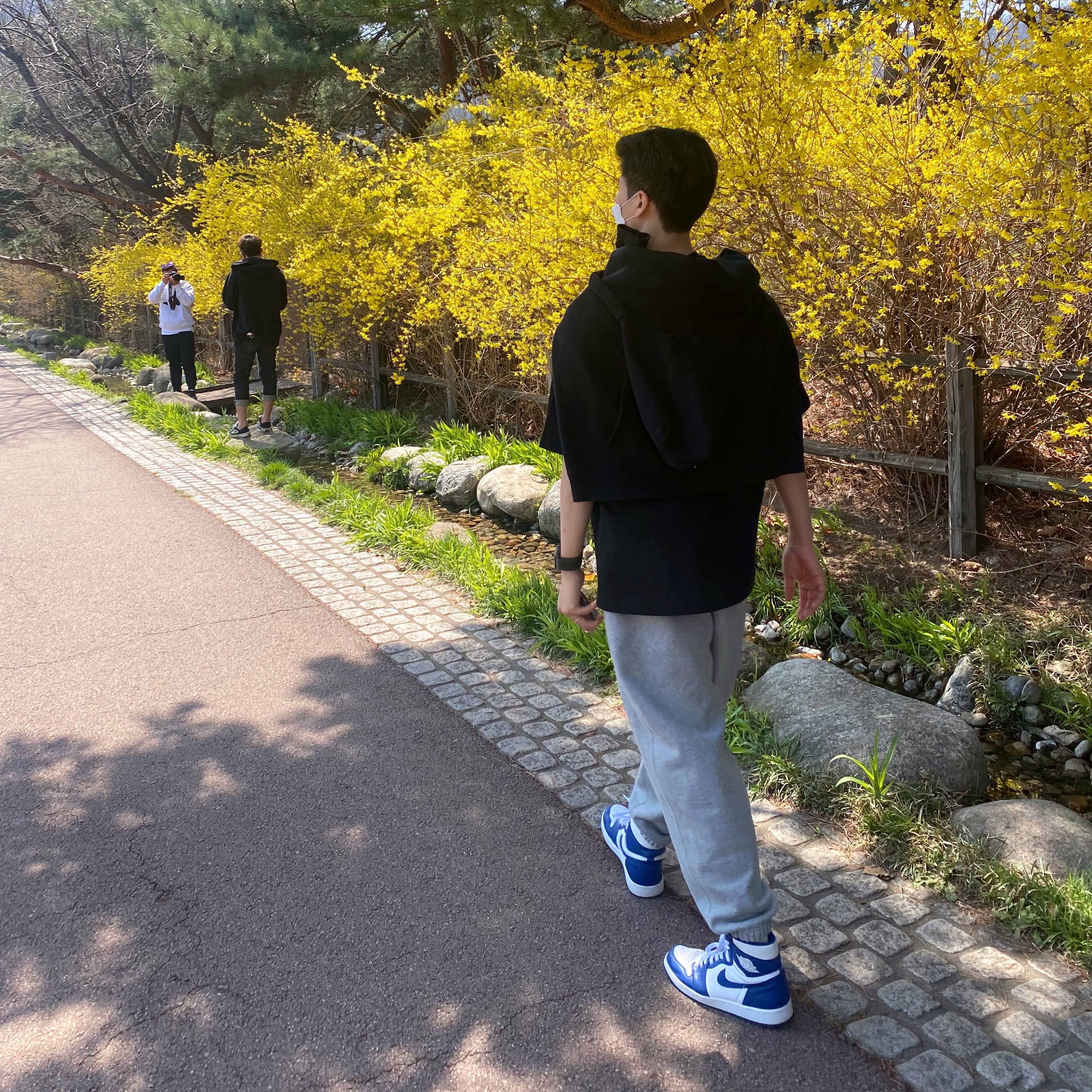 Jordan 1 Retro Storm Blue, Nike NRG Solo Swoosh Fleece Pants Dark Grey Heather - Asia 착용 스타일