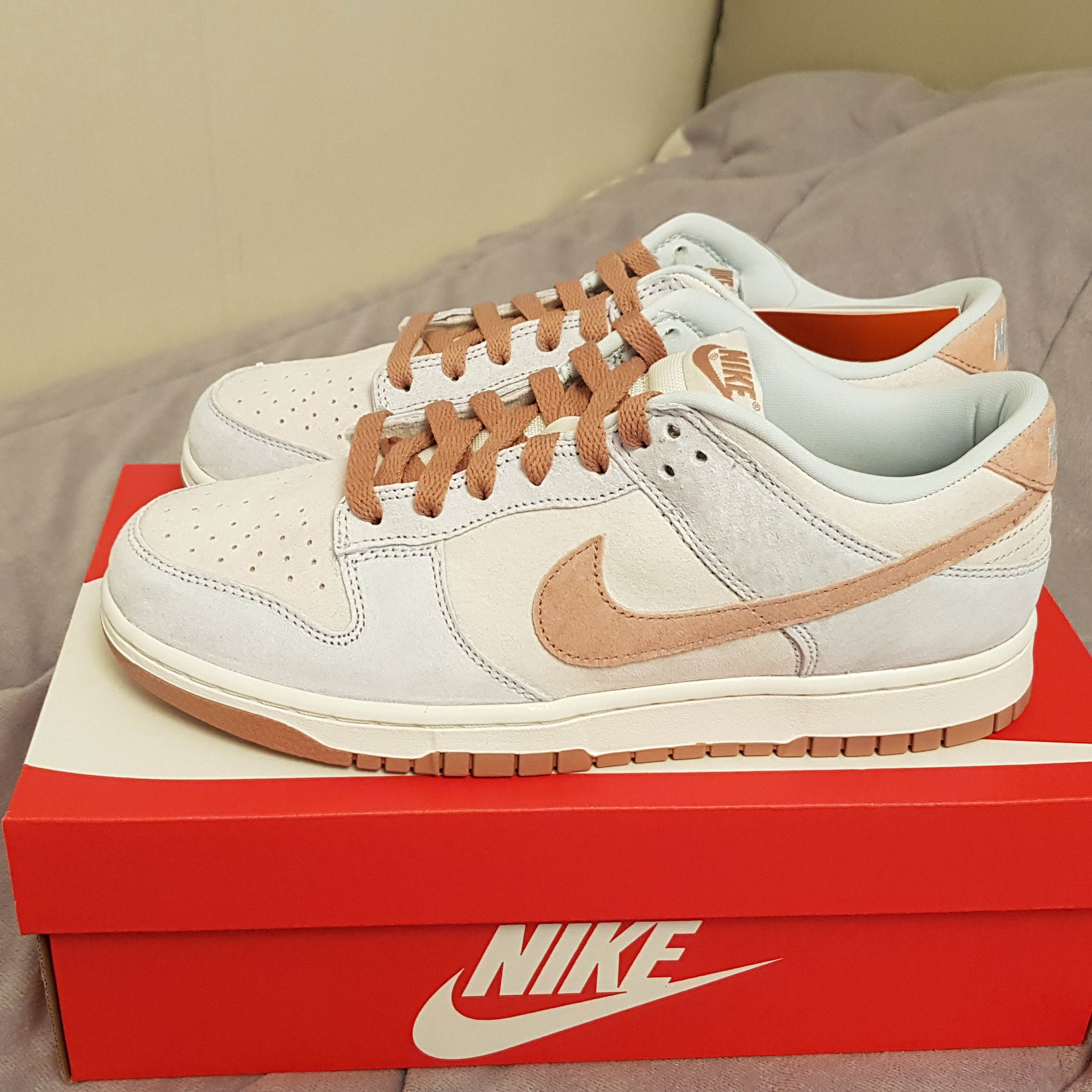 Nike Dunk Low Retro PRM Fossil Rose 착용 스타일 - 2