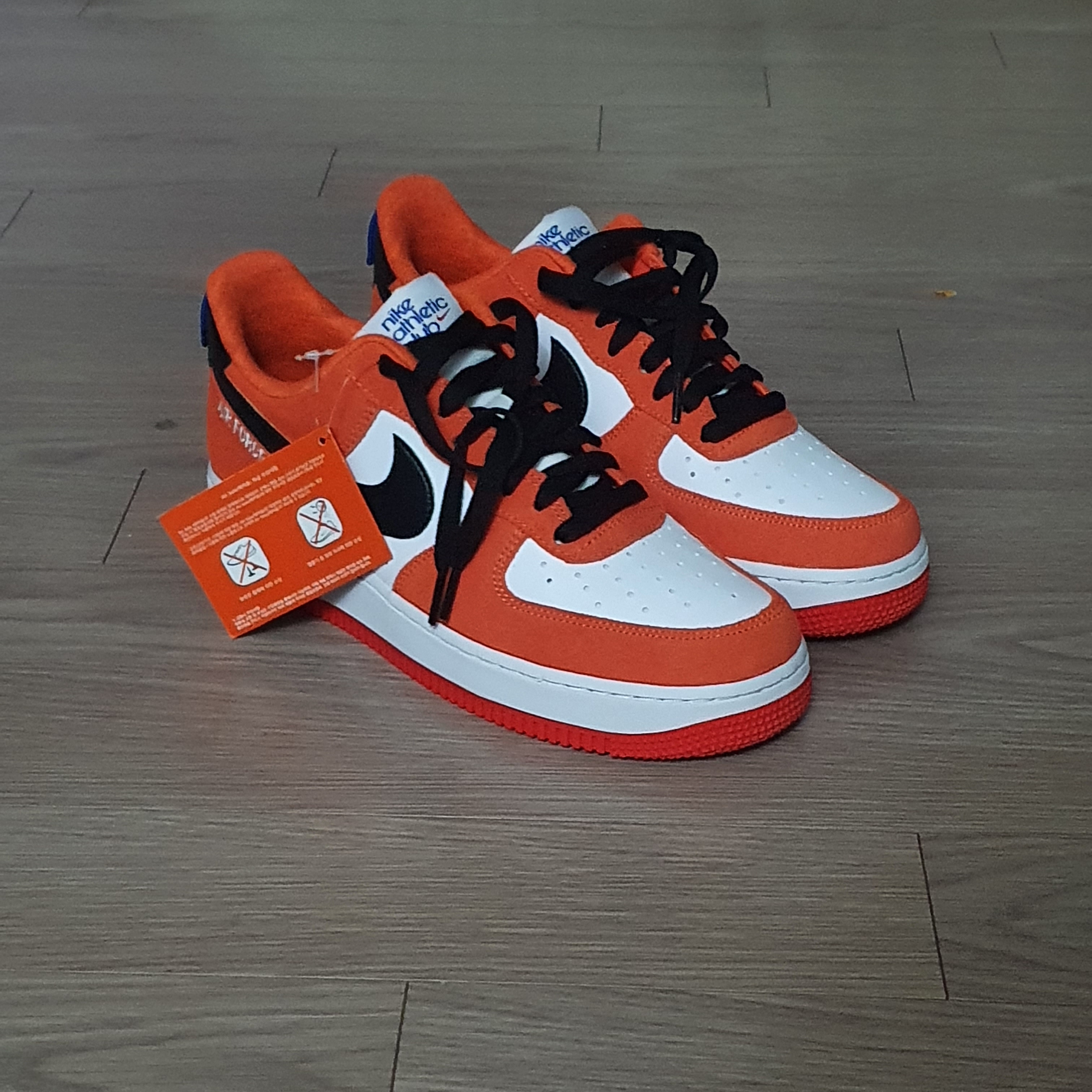 Nike Air Force 1 '07 LV8 Athletic Club Rush Orange Washed Teal 착용 스타일 - 1