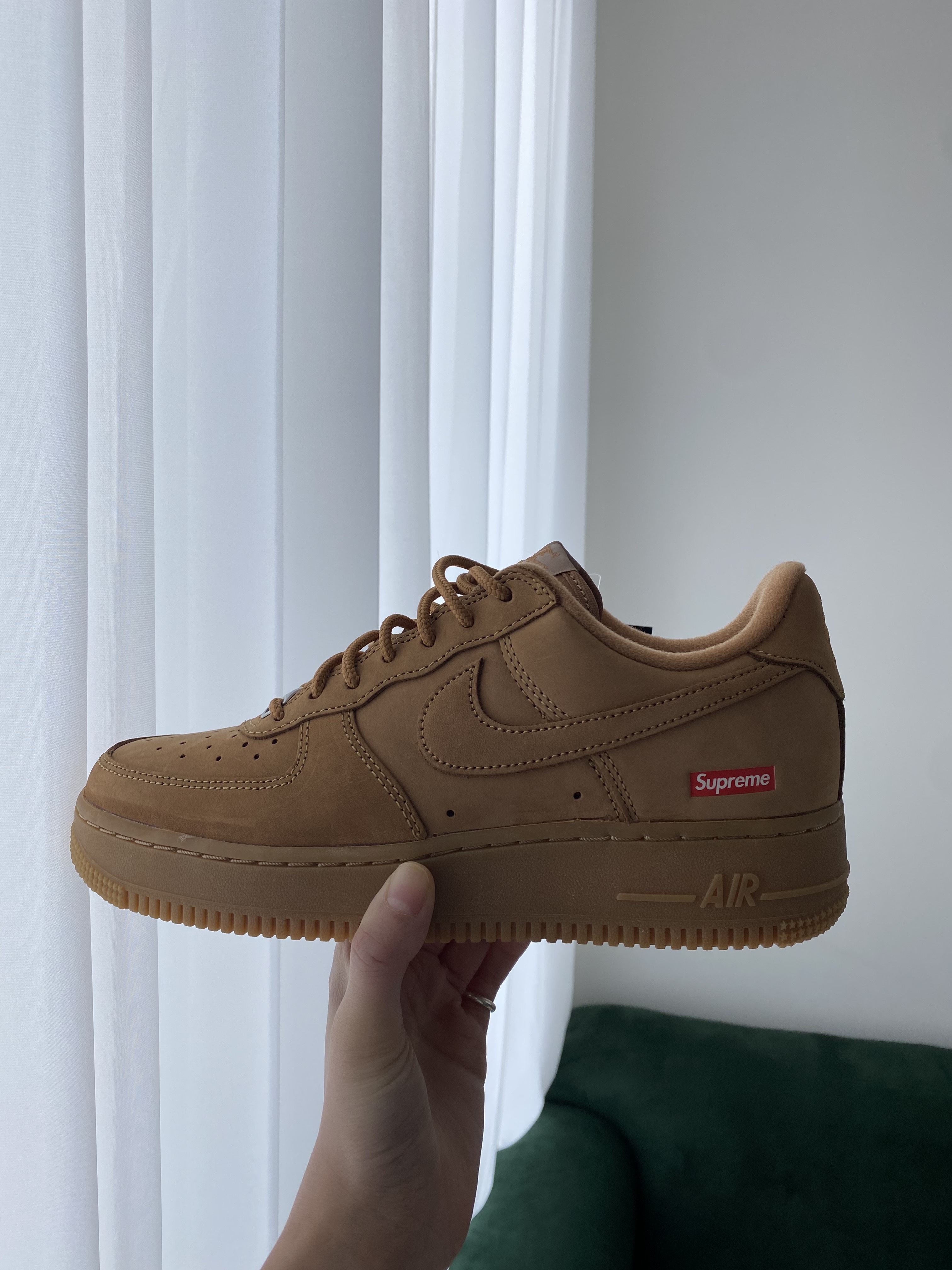 Nike x Supreme Air Force 1 Low Flax 착용 스타일 - 1