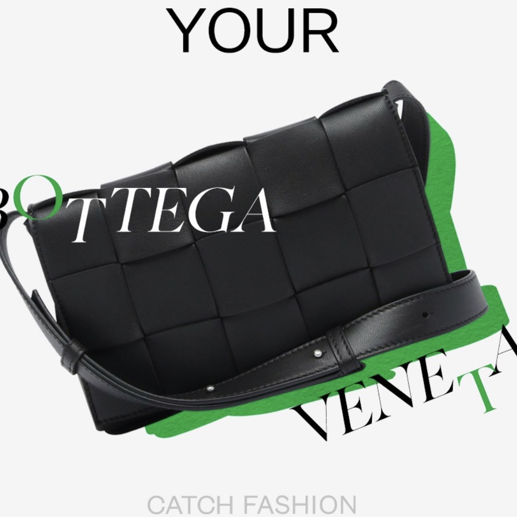 Bottega Veneta Lambskin Leather Cassette Black 착용 스타일 - 3