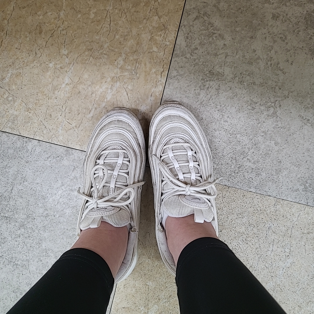 Nike Air Max 97 Triple White Wolf Grey 착용 스타일