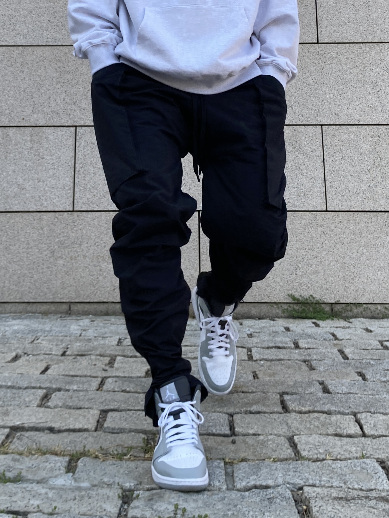 Jordan 1 Mid Light Smoke Grey Anthracite 착용 스타일 - 5