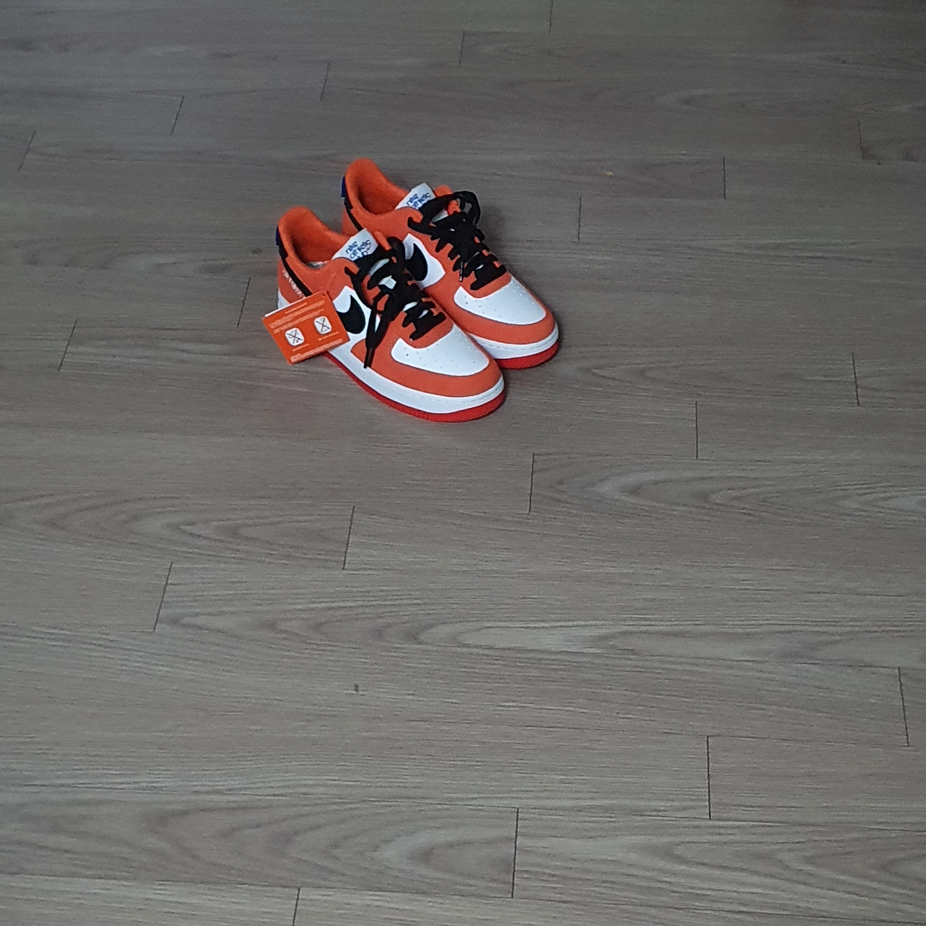 Nike Air Force 1 '07 LV8 Athletic Club Rush Orange Washed Teal 착용 스타일 - 3