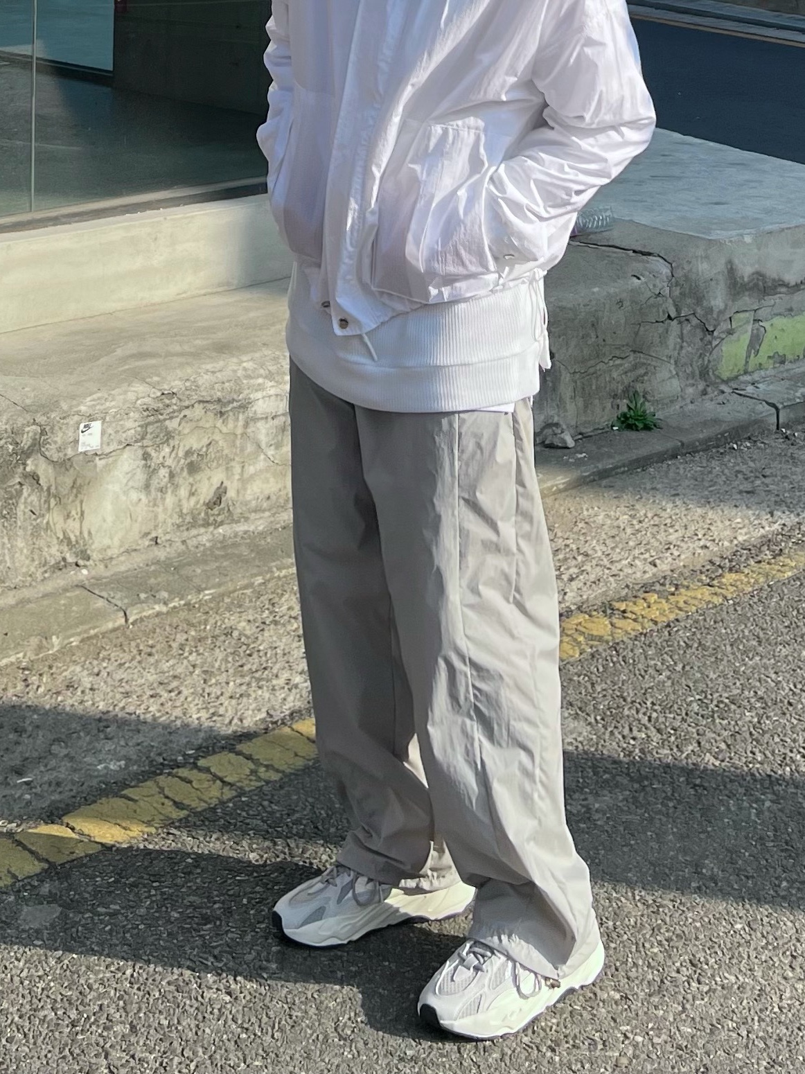 Adidas Yeezy Boost 700 V2 Static 2022 착용 스타일 - 3