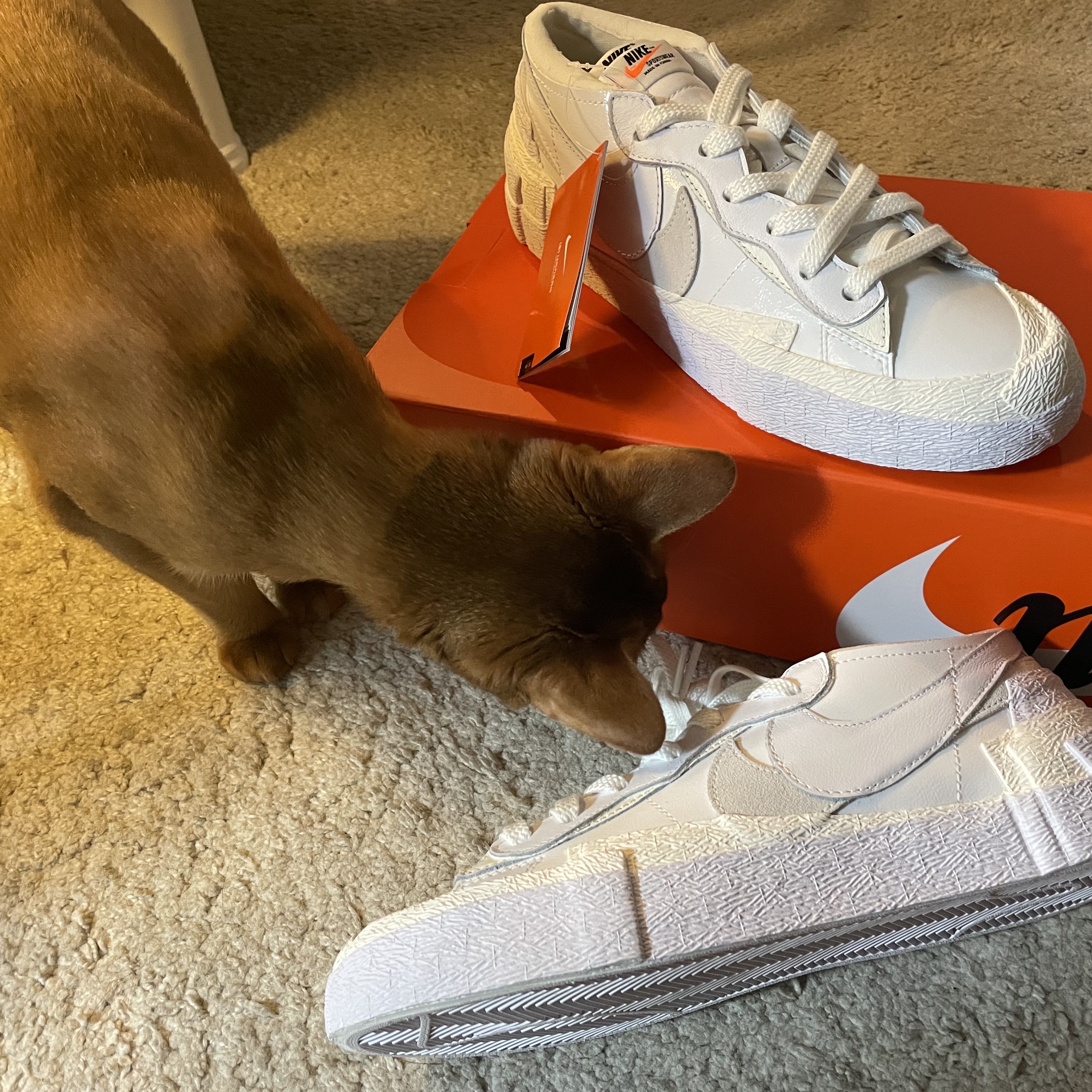Nike x Sacai Blazer Low White Patent Leather 착용 스타일 - 2