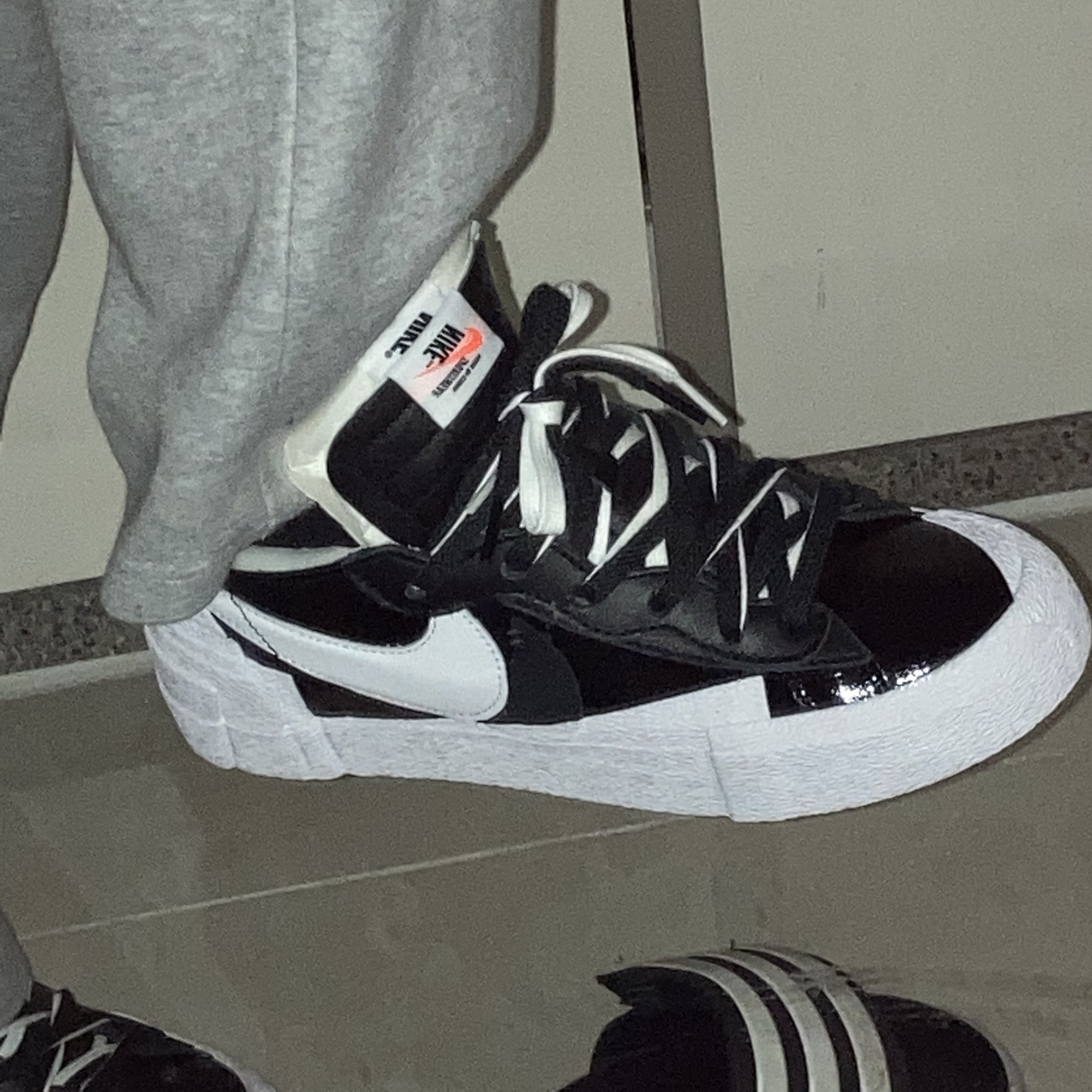 Nike x Sacai Blazer Low Black Patent Leather 착용 스타일