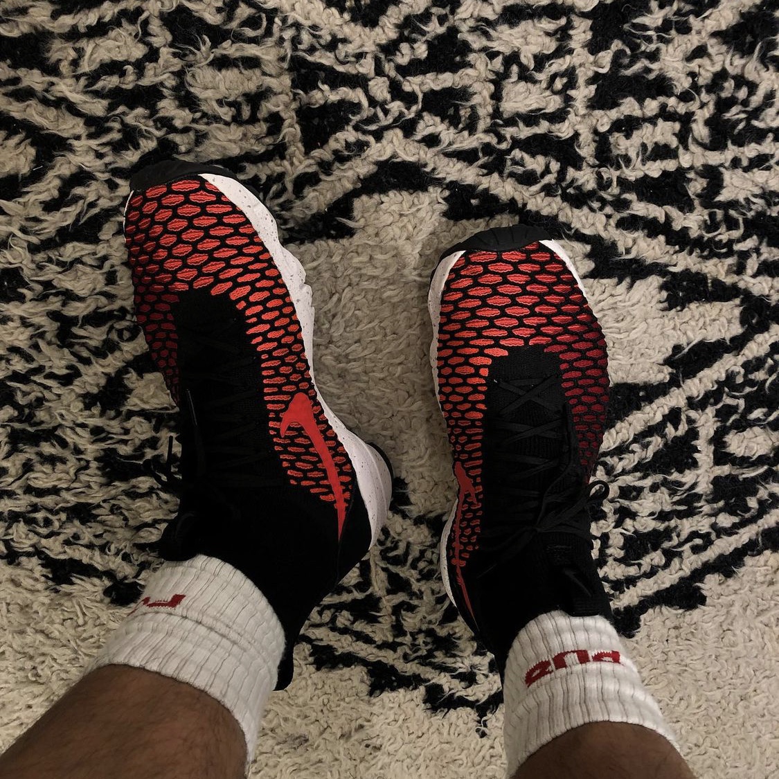 Nike Air Footscape Magista Flyknit Black Gym Red 착용 스타일
