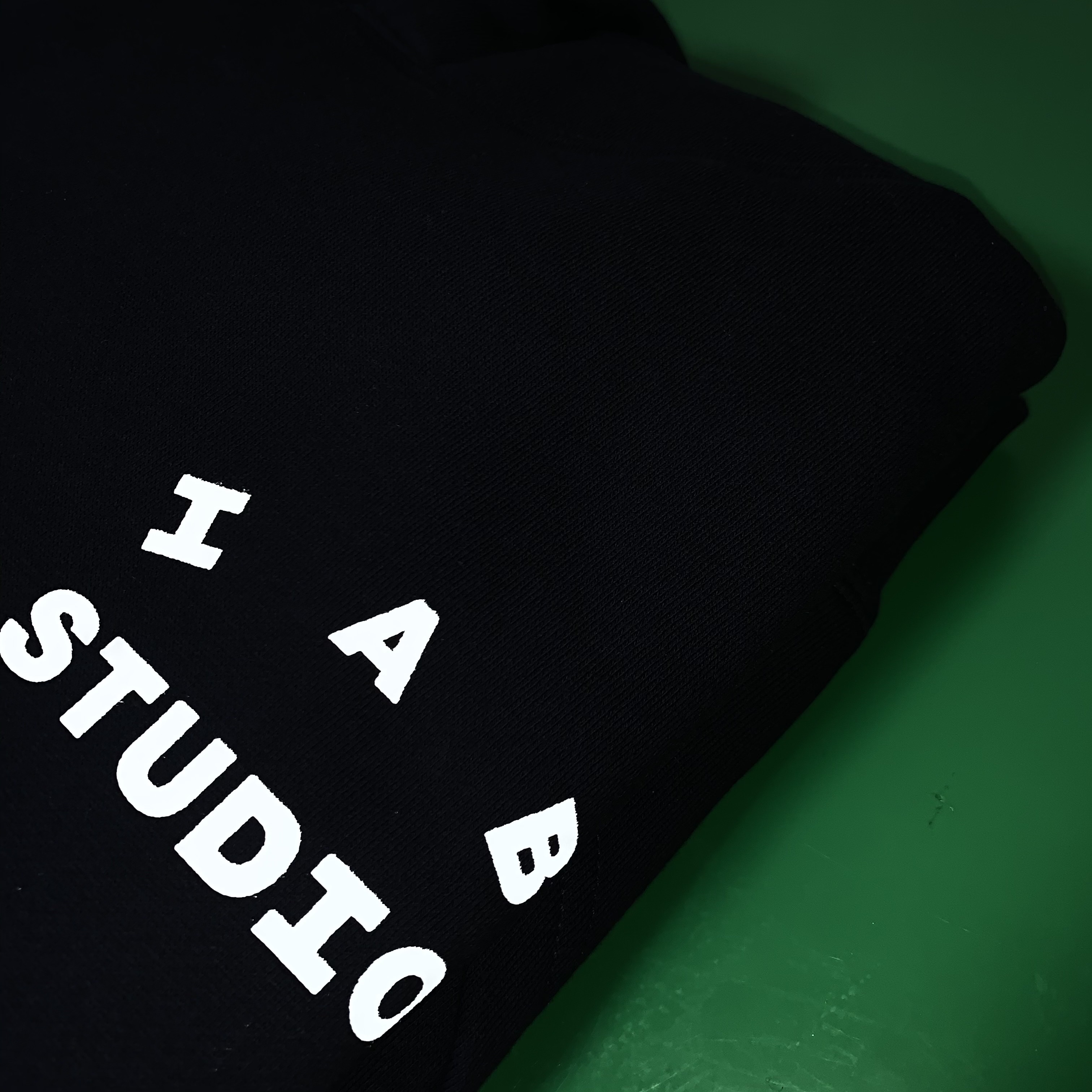 IAB Studio Hoodie Navy - 21SS 착용 스타일