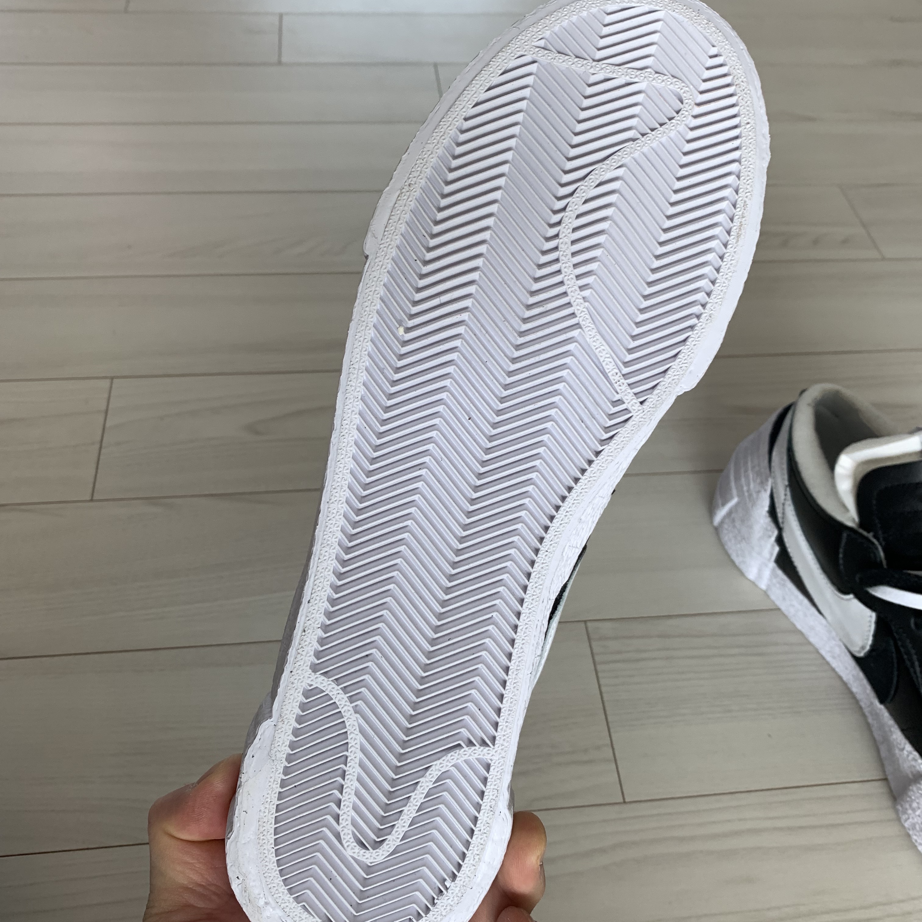 Nike x Sacai Blazer Low Black Patent Leather 착용 스타일 - 3