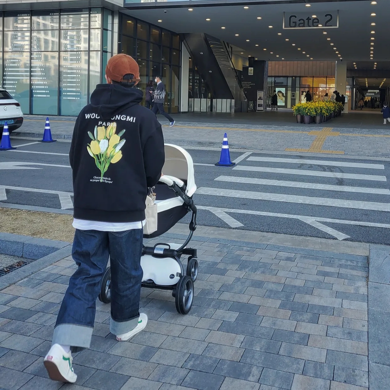 Vans Vault OG Style 36 LX Green, Wooyoungmi Flower Print Back Logo Hoodie Black - 22SS 착용 스타일
