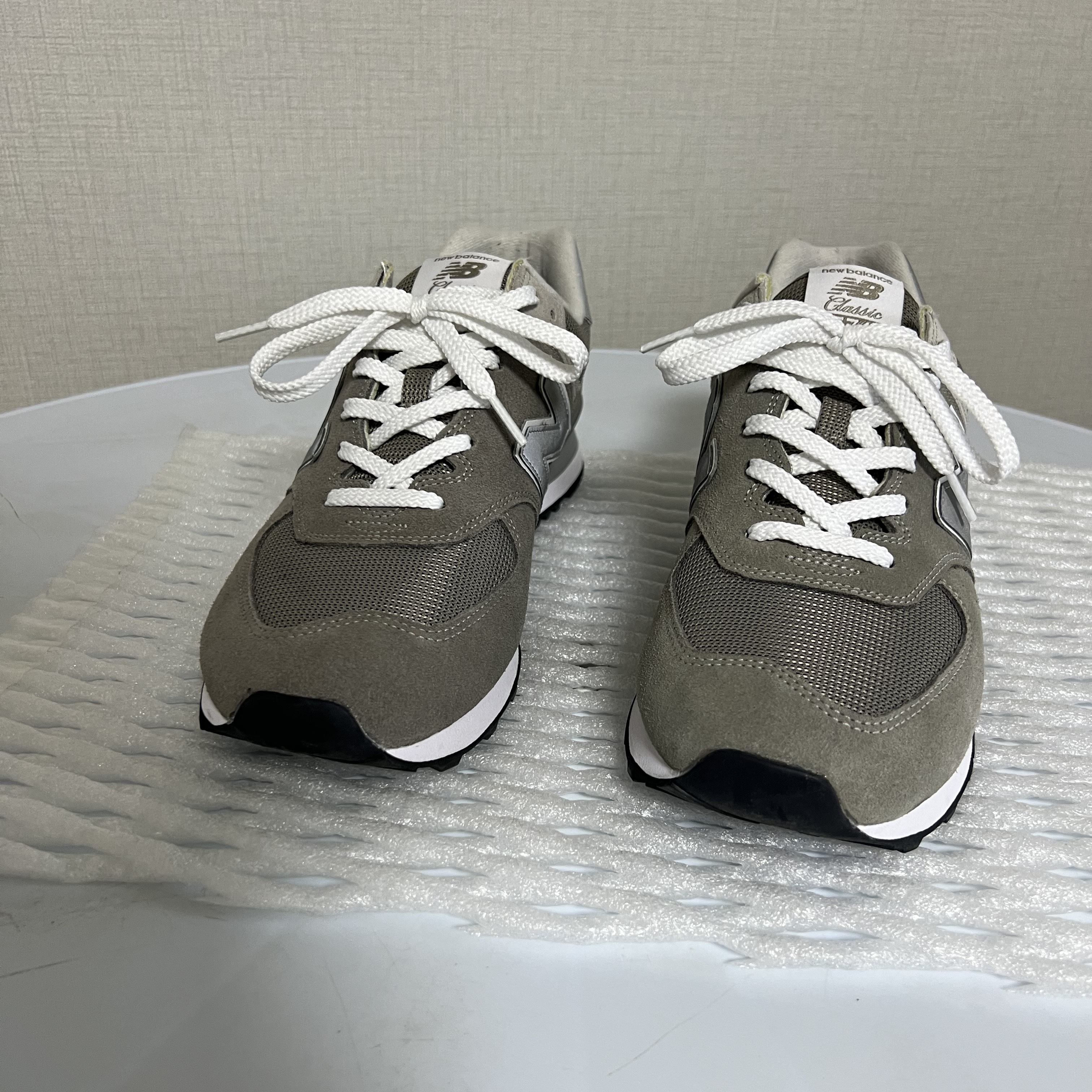 New Balance 574 Grey - D Standard 착용 스타일 - 1