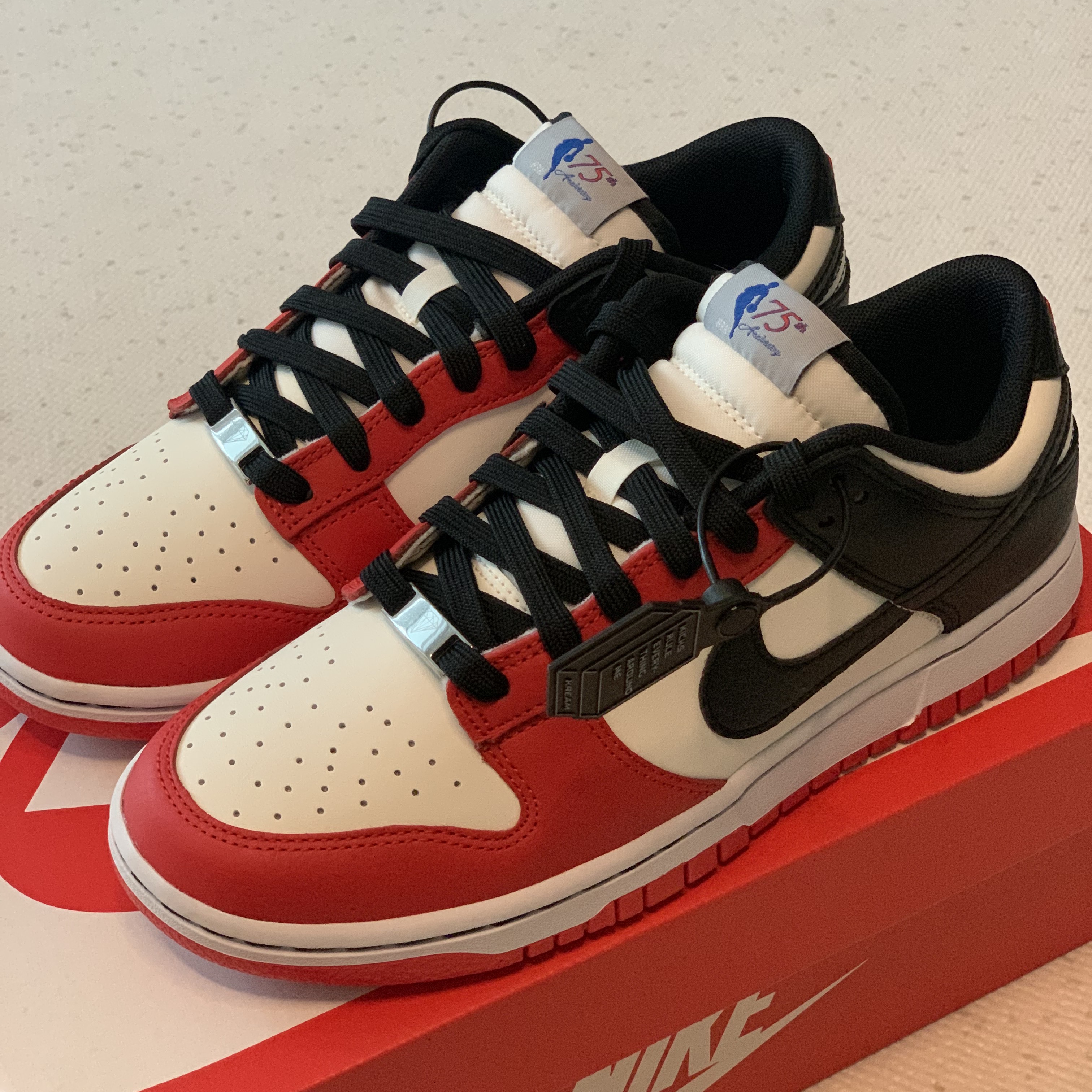 Nike x NBA Dunk Low Retro EMB Black and Chile Red 착용 스타일