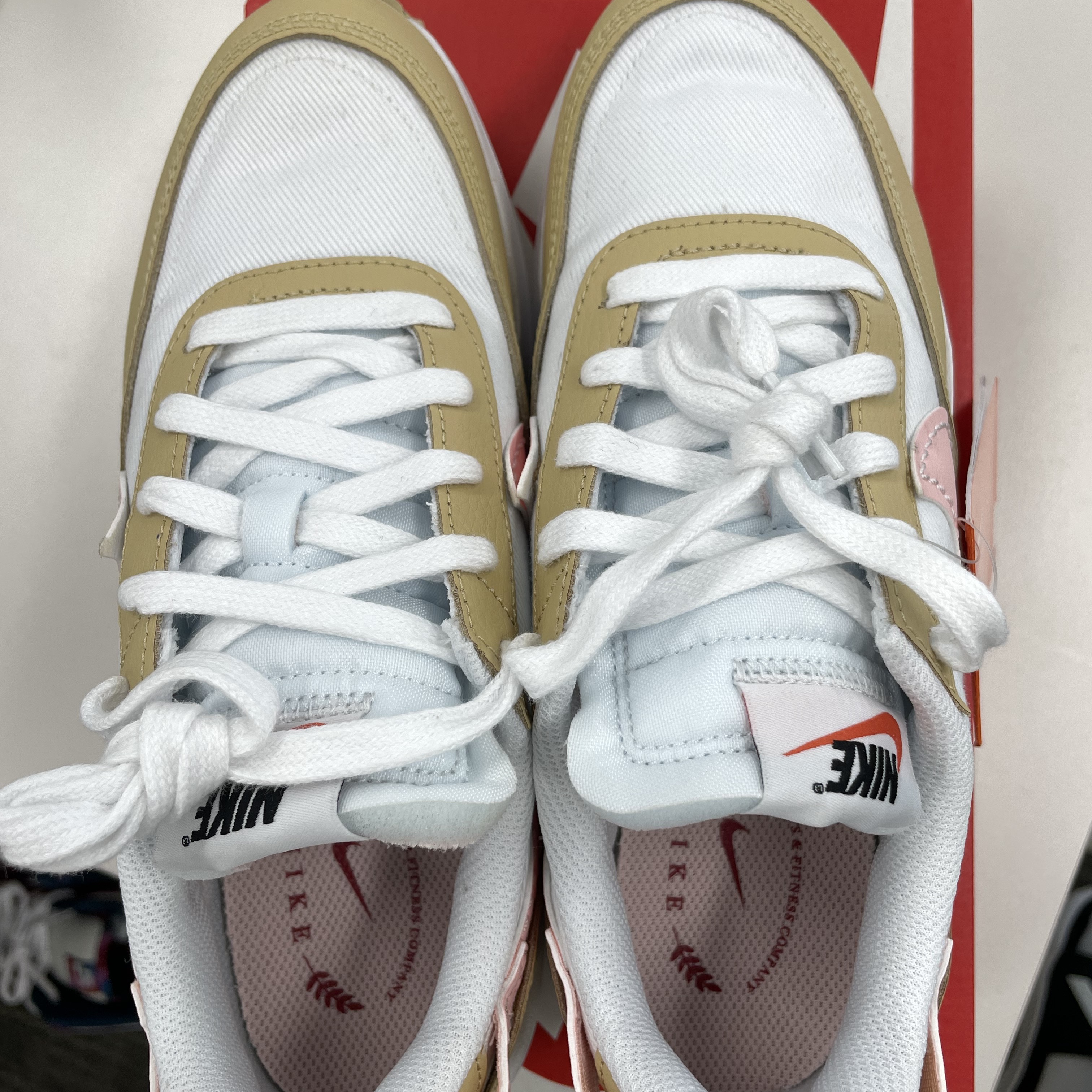 Nike Waffle Debut White Sesame 착용 스타일 - 3