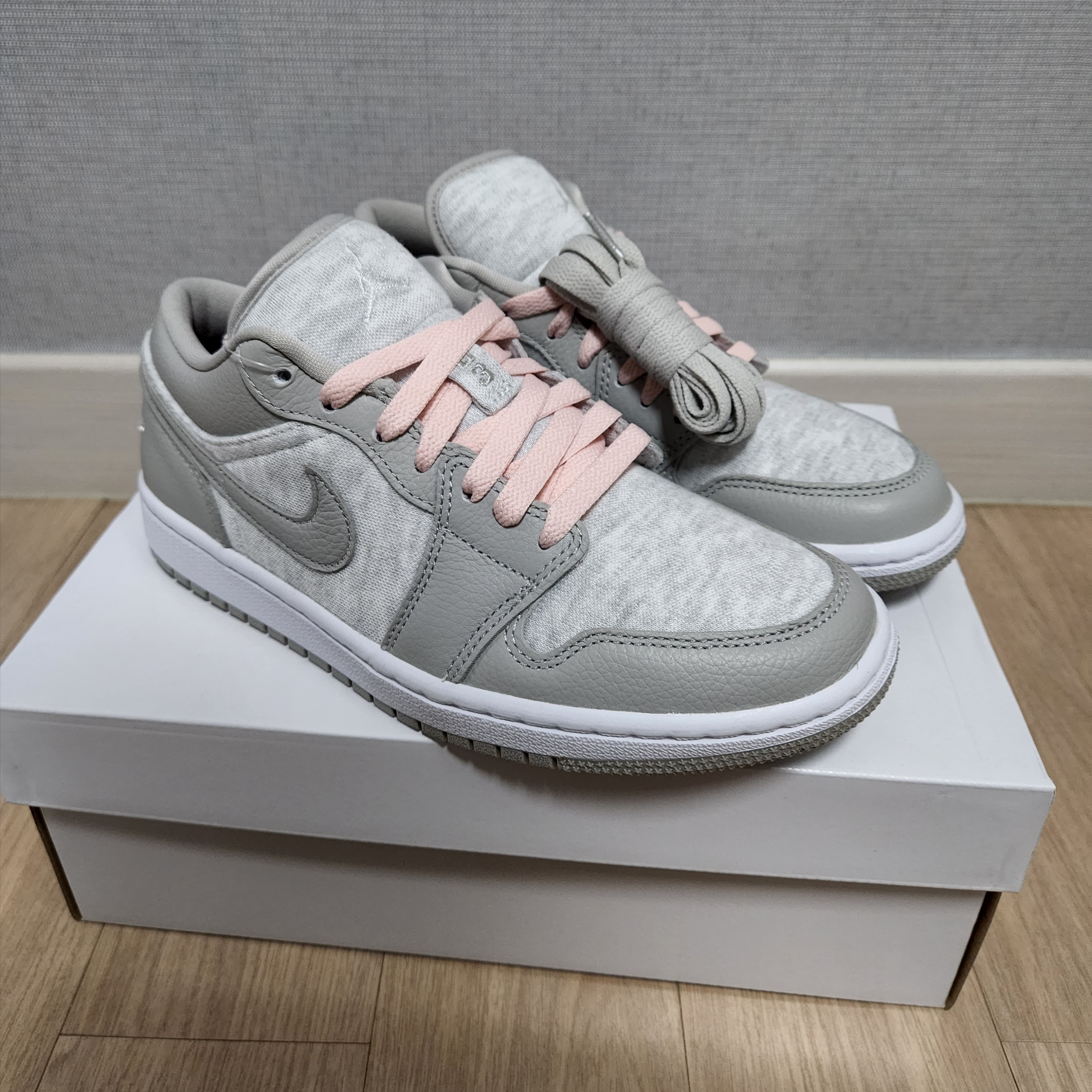 (W) Jordan 1 Low SE Light Iron Ore Atmosphere 착용 스타일 - 1