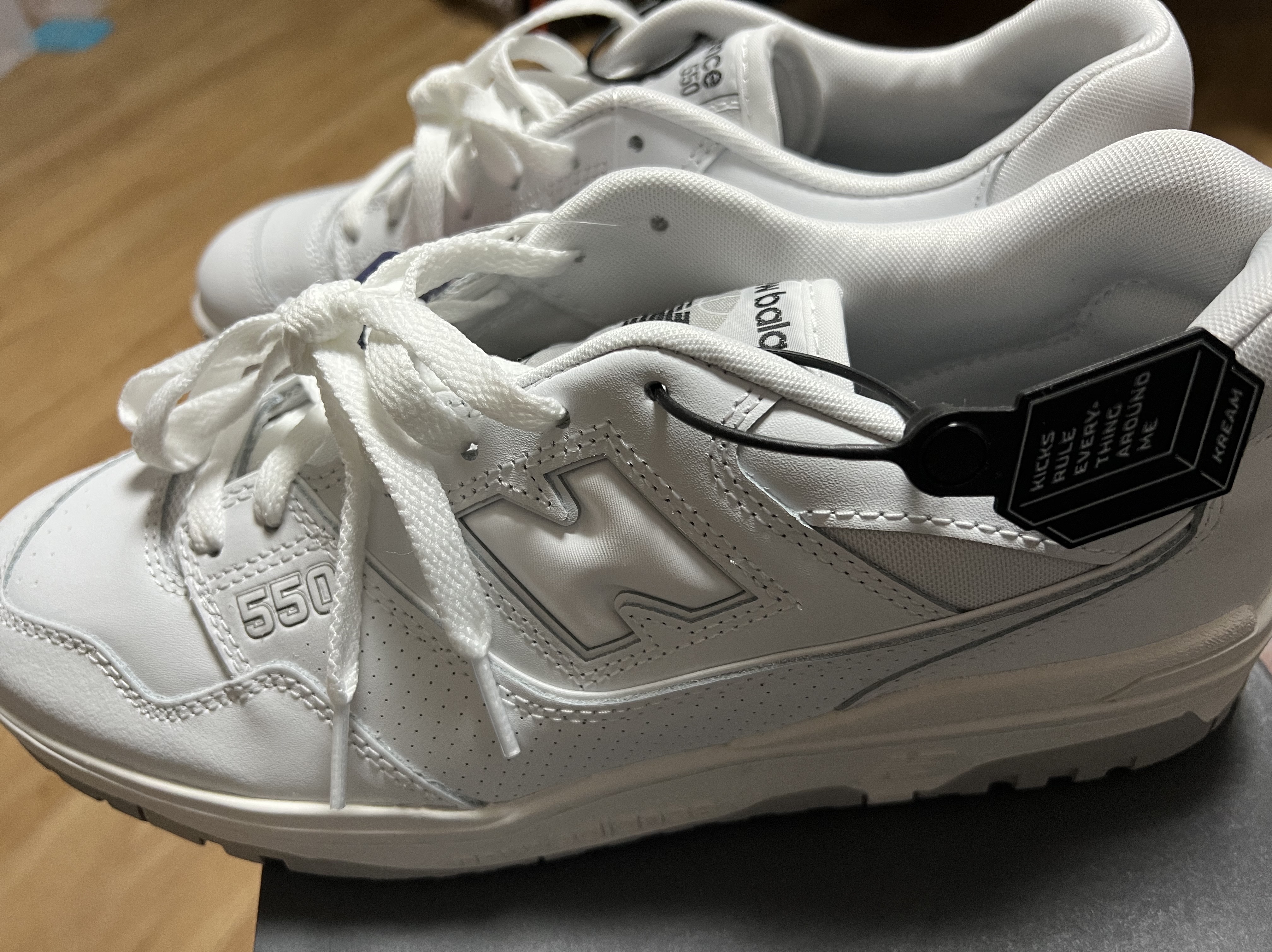 New Balance 550 White - 2E Wide 착용 스타일
