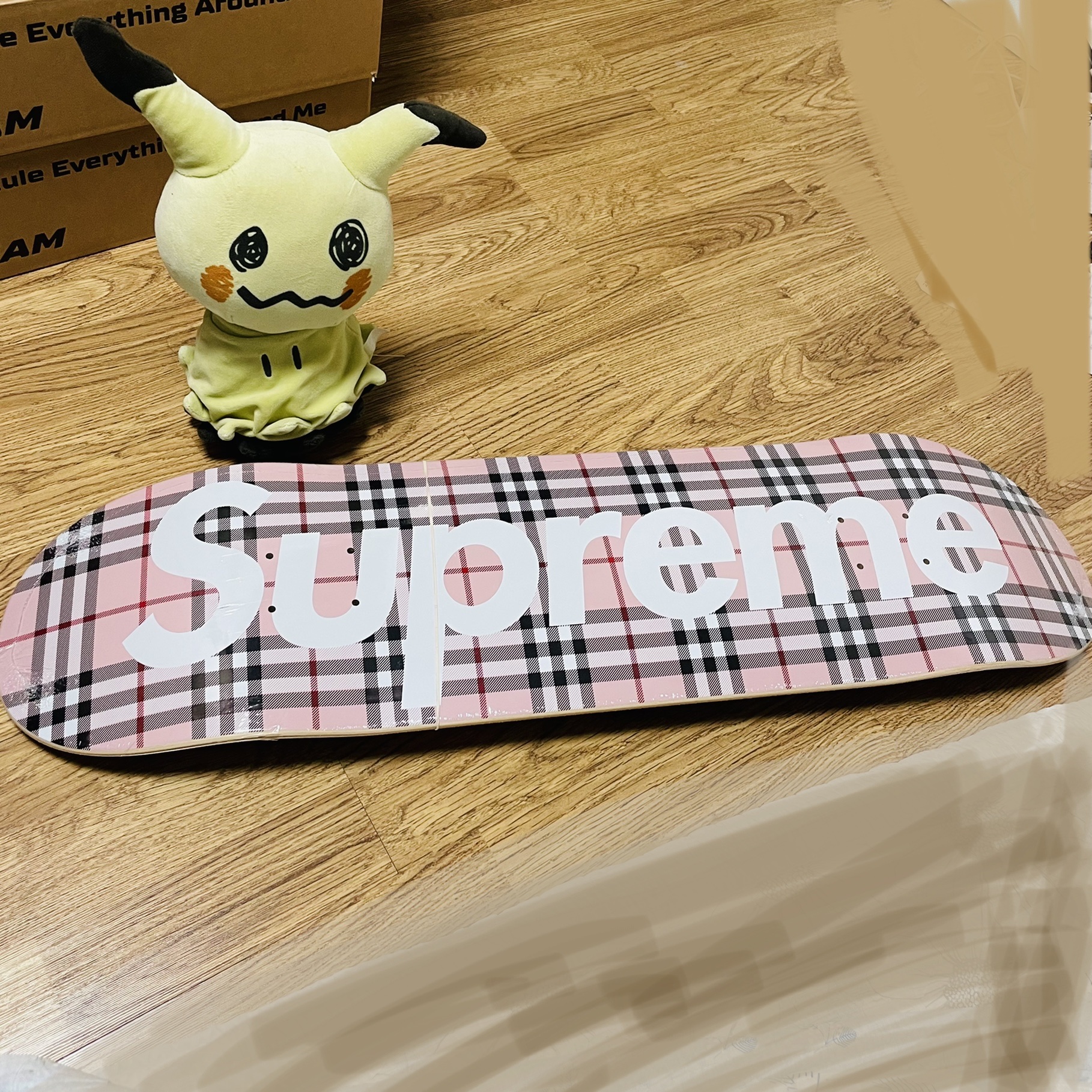 Supreme x Burberry Skateboard Deck Pink - 22SS 착용 스타일